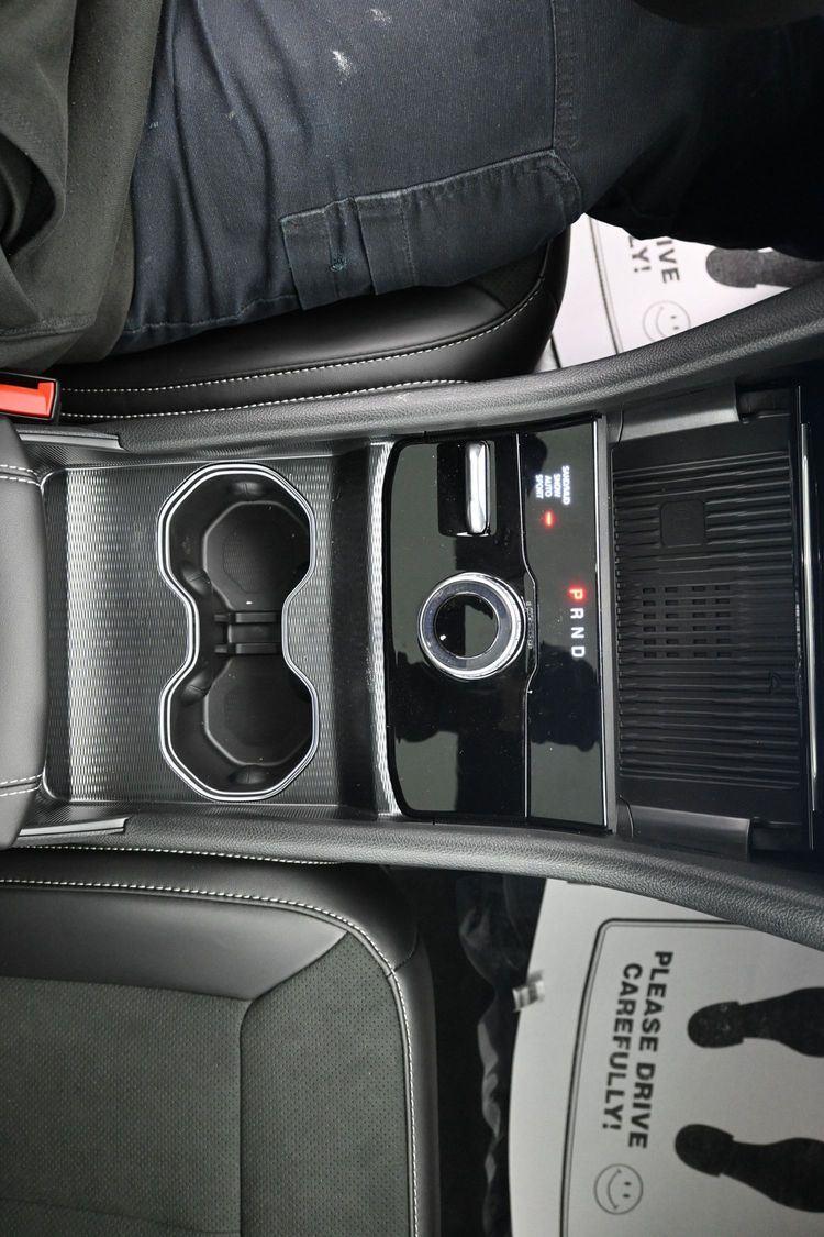 New 2026 Bright White Clearcoat Jeep Laredo Altitude image 28