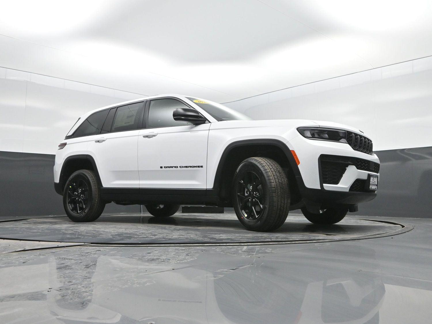 New 2026 Bright White Clearcoat Jeep Laredo Altitude image 33