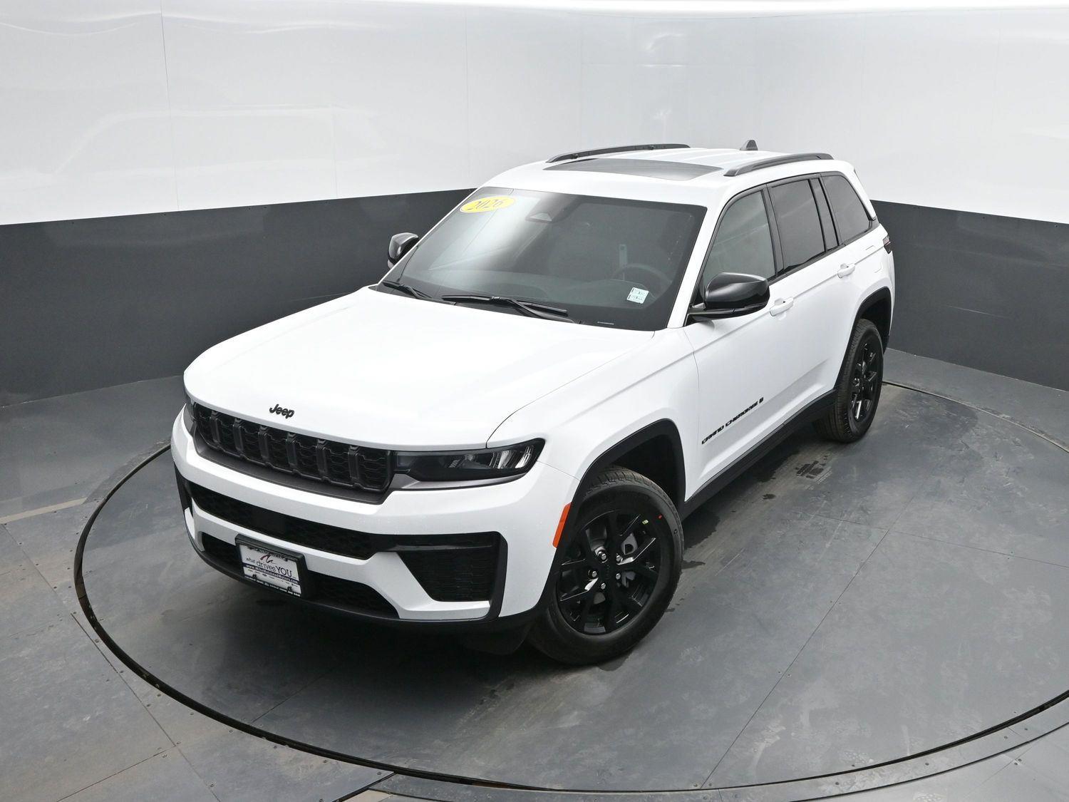 New 2026 Bright White Clearcoat Jeep Laredo Altitude image 34