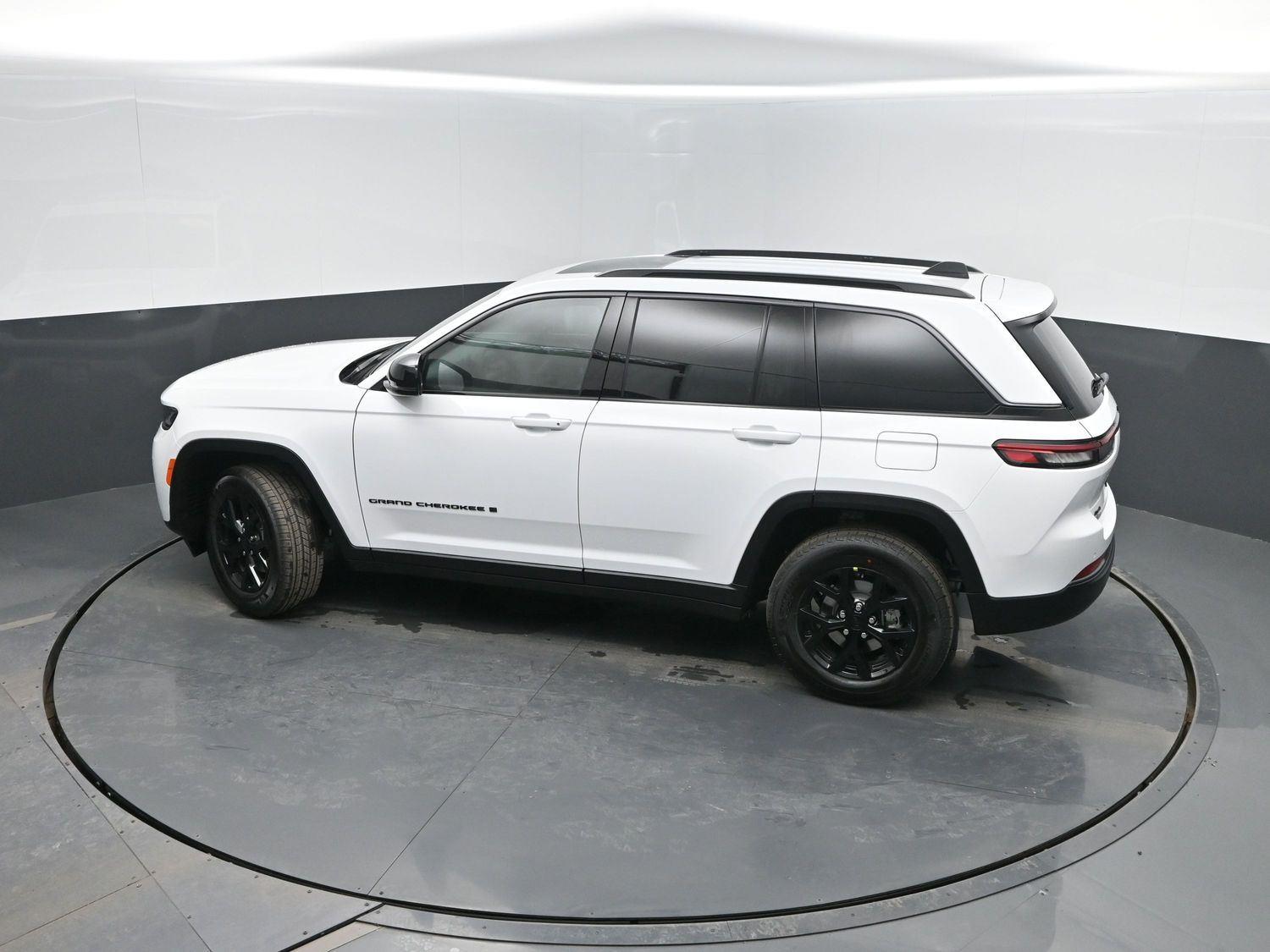 New 2026 Bright White Clearcoat Jeep Laredo Altitude image 35