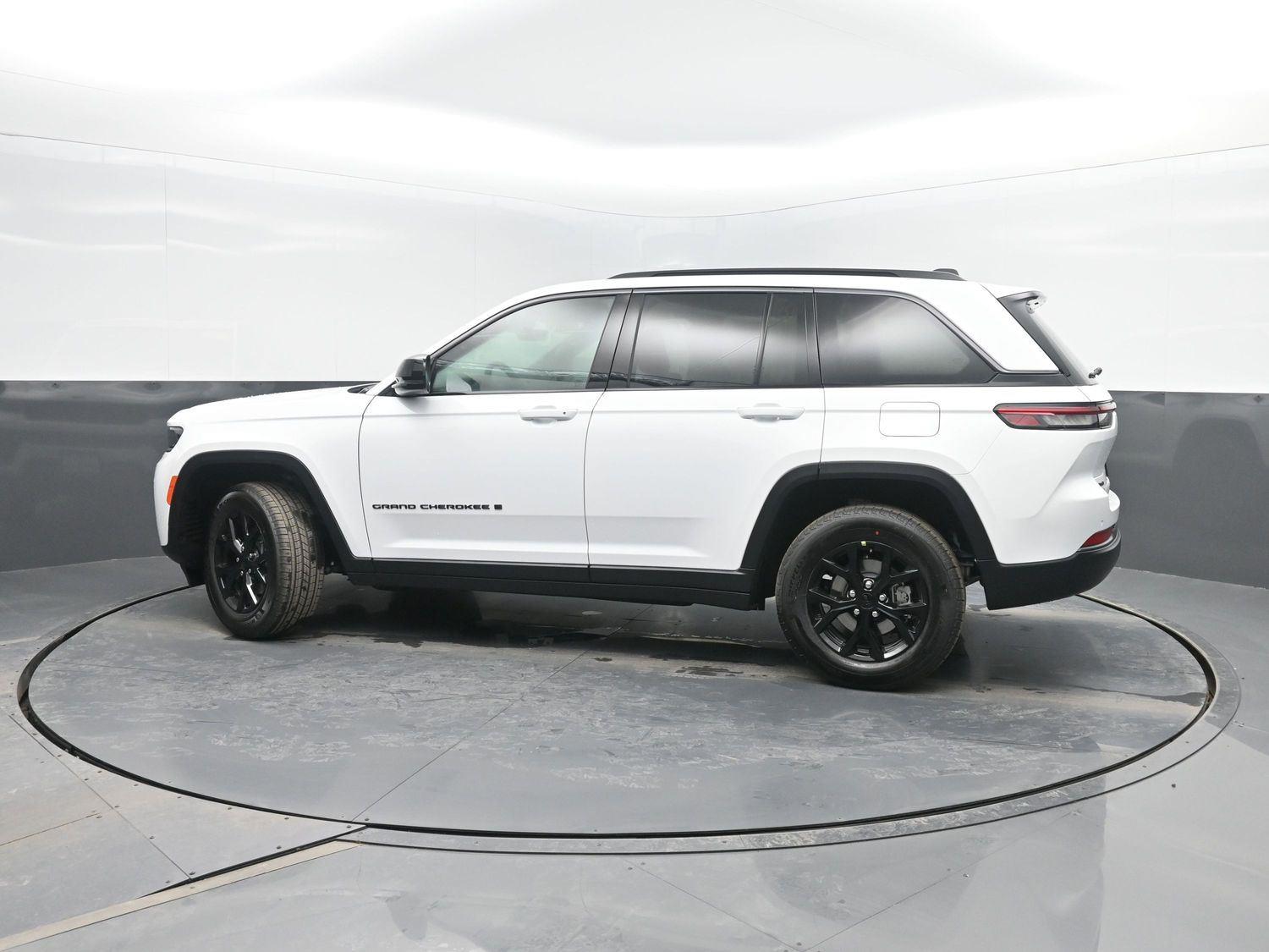 New 2026 Bright White Clearcoat Jeep Laredo Altitude image 38