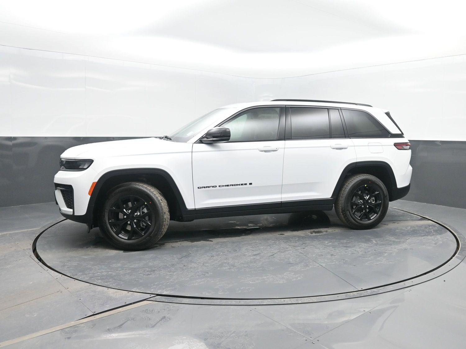 New 2026 Bright White Clearcoat Jeep Laredo Altitude image 39