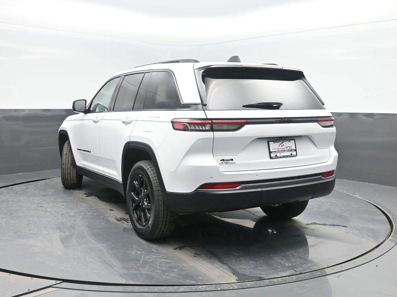 New 2026 Bright White Clearcoat Jeep Laredo Altitude image 41