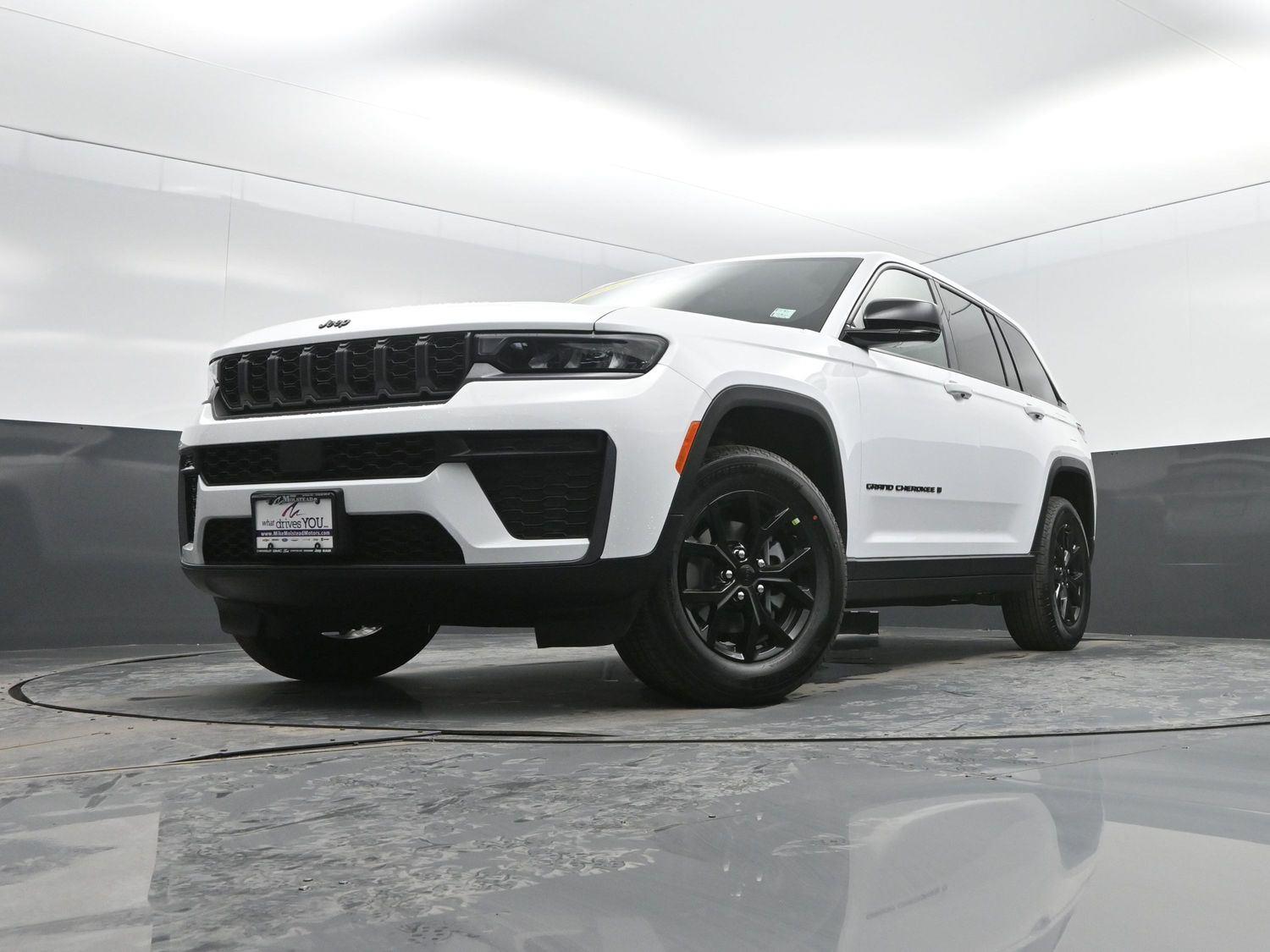 New 2026 Bright White Clearcoat Jeep Laredo Altitude image 42