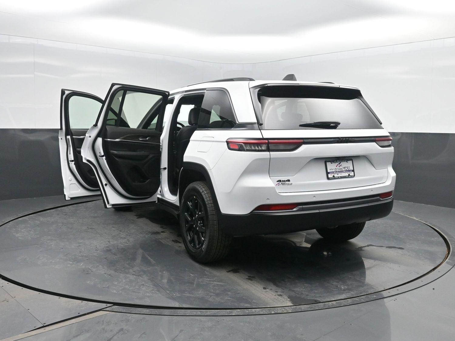 New 2026 Bright White Clearcoat Jeep Laredo Altitude image 44