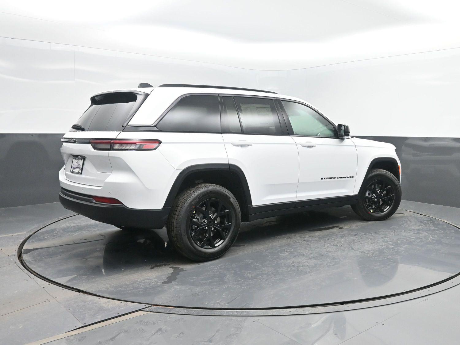 New 2026 Bright White Clearcoat Jeep Laredo Altitude image 2