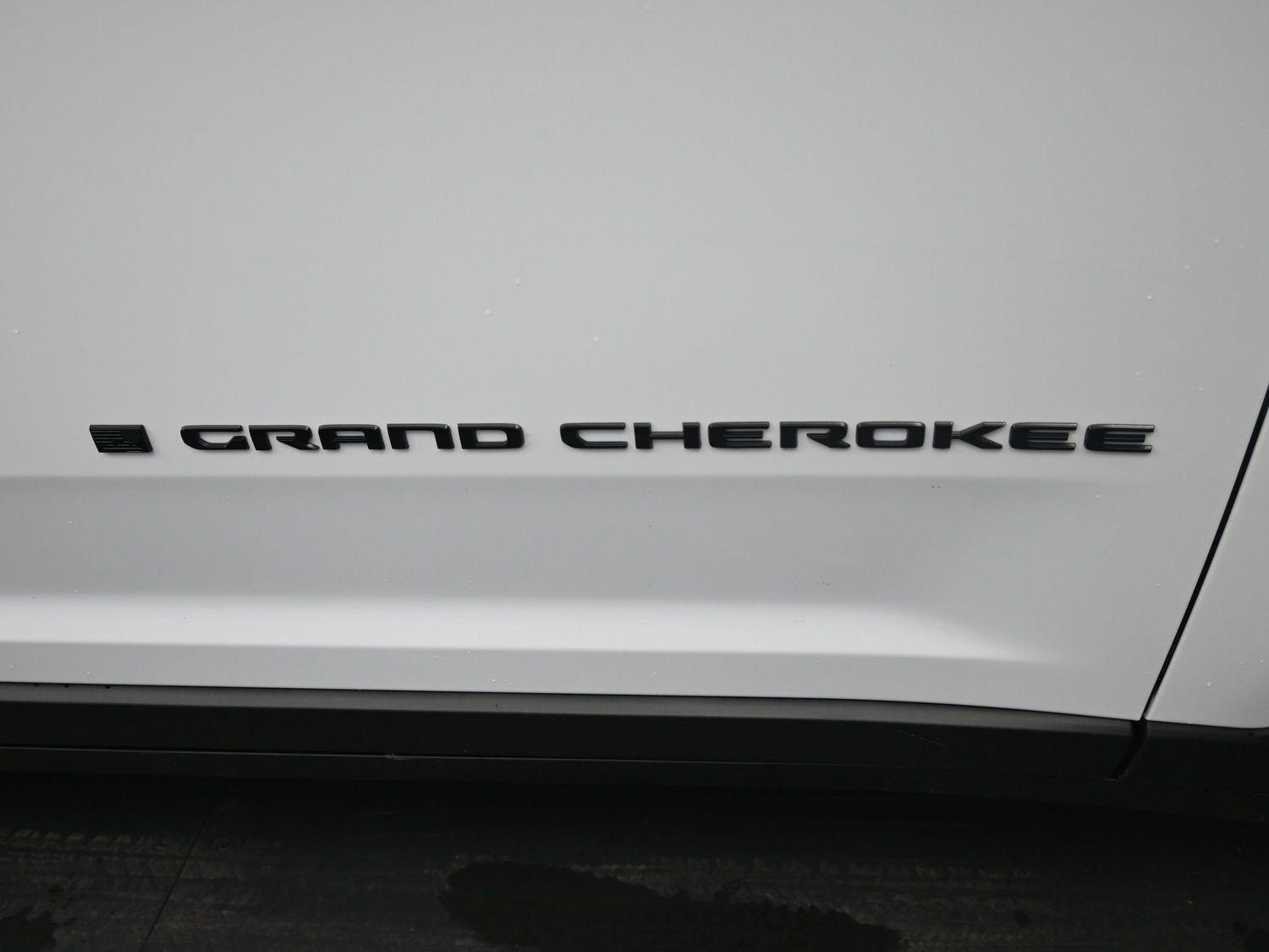 New 2026 Bright White Clearcoat Jeep Laredo Altitude image 6