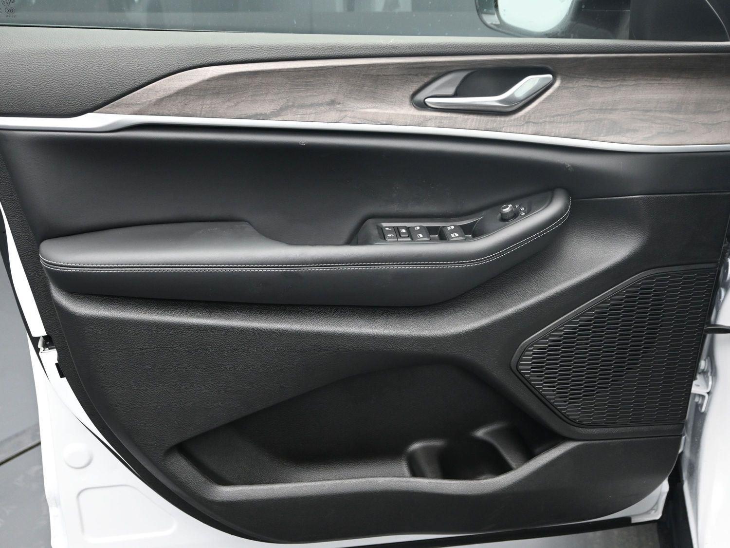 New 2026 Bright White Clearcoat Jeep Laredo Altitude image 15