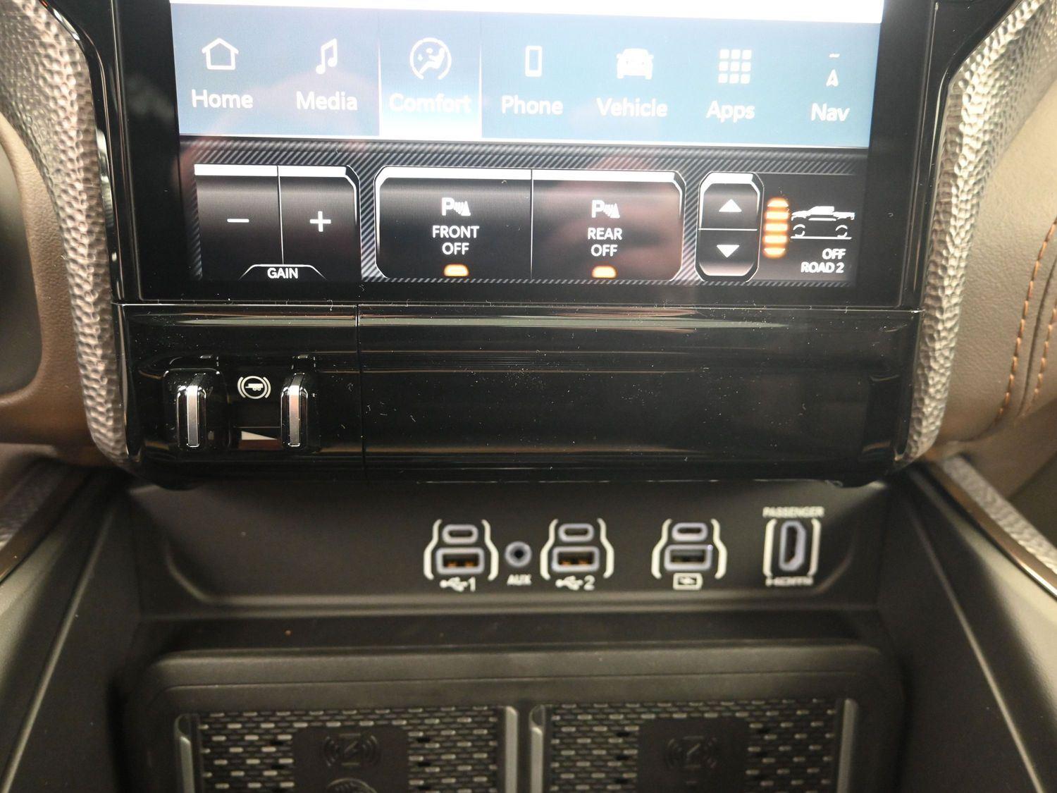 New 2026 Ivory White Tri-Coat Pearlcoat Ram Longhorn image 32