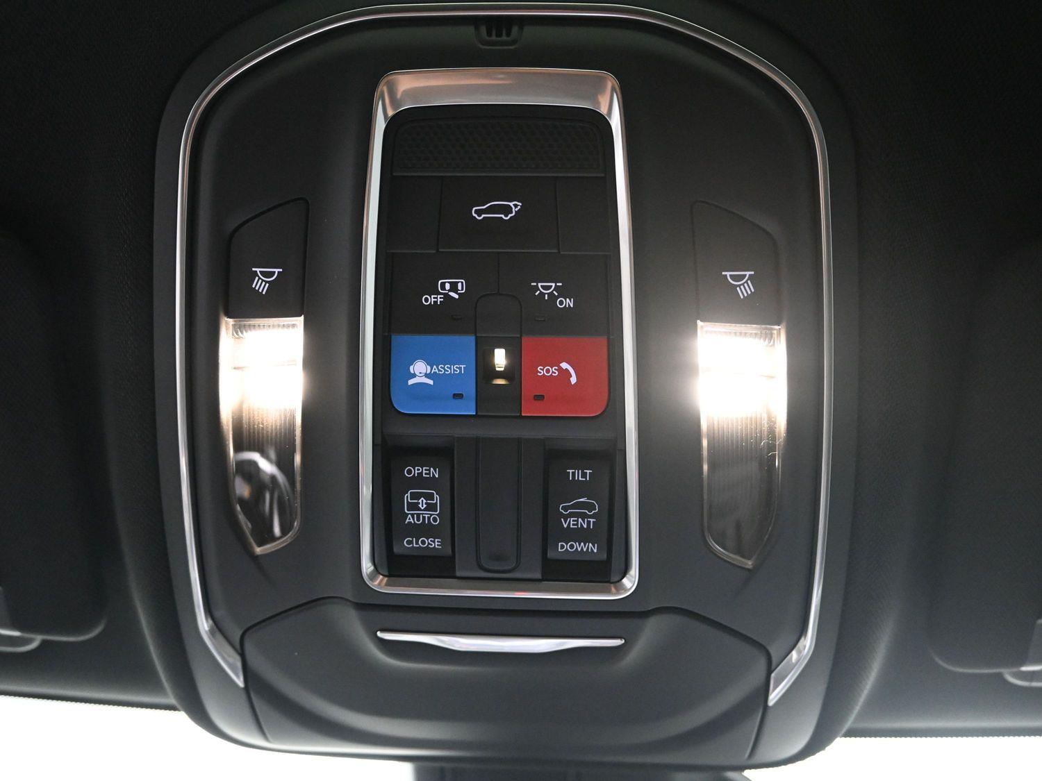 New 2026 Baltic Gray Metallic Clearcoat Jeep Laredo Altitude image 28