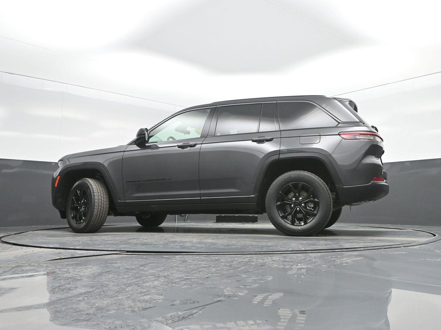 New 2026 Baltic Gray Metallic Clearcoat Jeep Laredo Altitude image 30