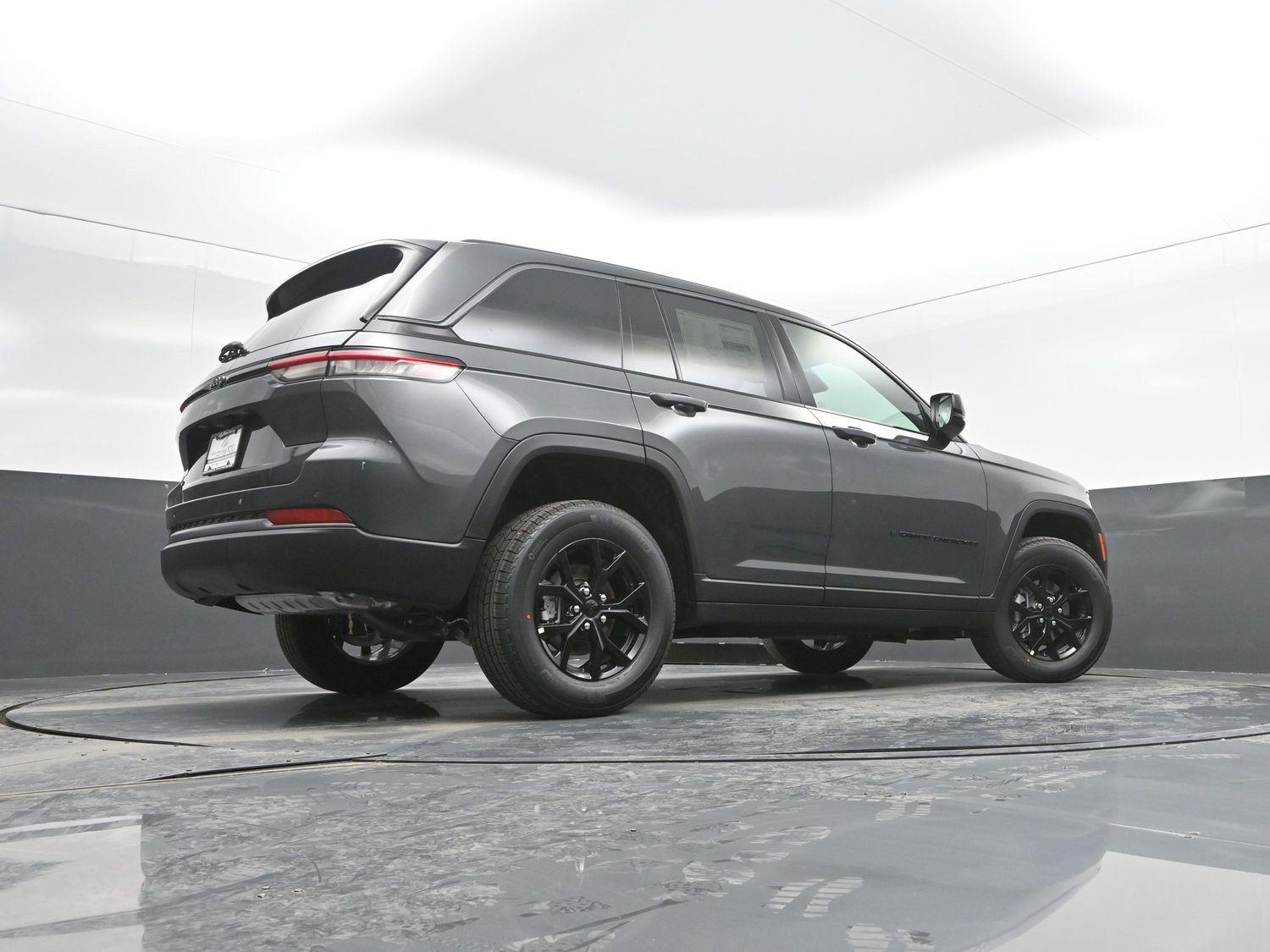 New 2026 Baltic Gray Metallic Clearcoat Jeep Laredo Altitude image 31