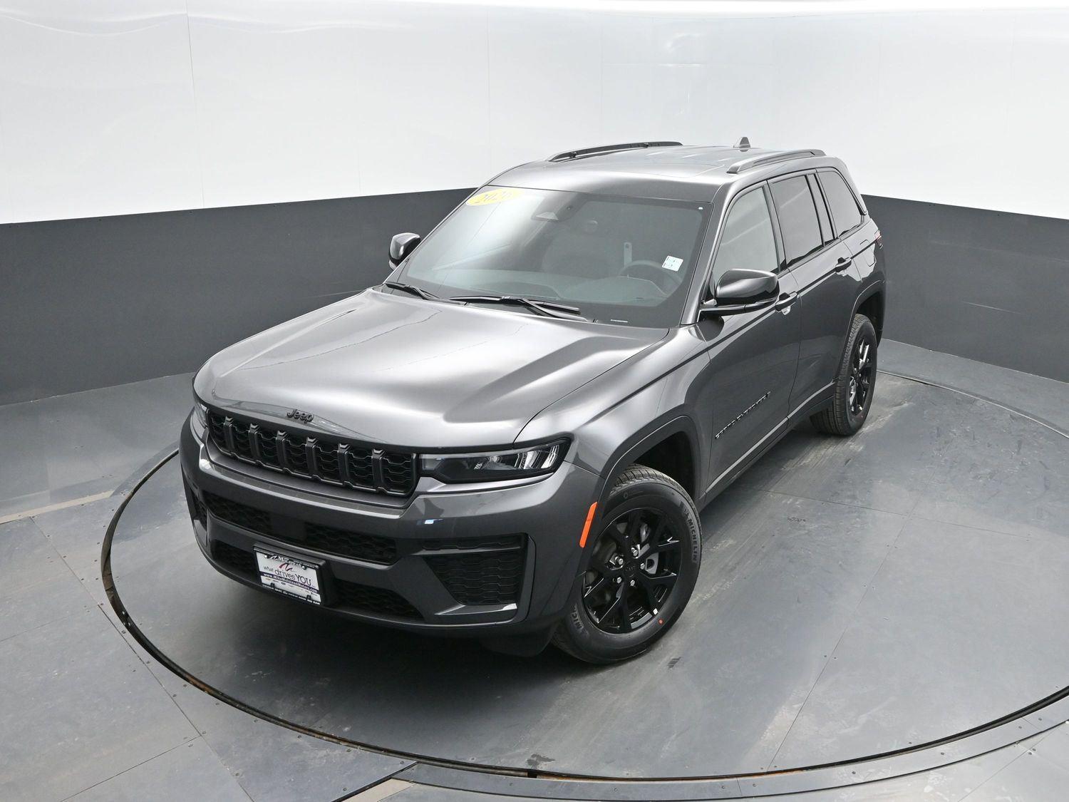 New 2026 Baltic Gray Metallic Clearcoat Jeep Laredo Altitude image 33