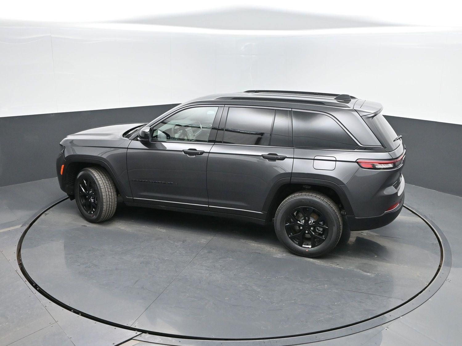 New 2026 Baltic Gray Metallic Clearcoat Jeep Laredo Altitude image 34