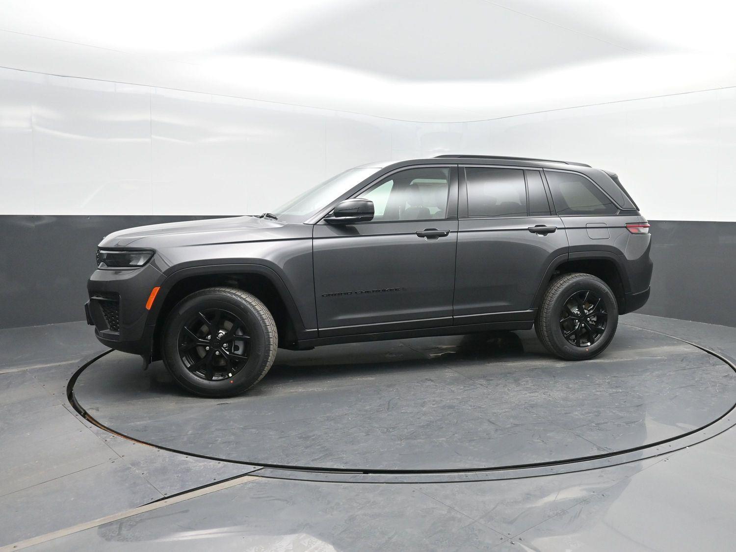 New 2026 Baltic Gray Metallic Clearcoat Jeep Laredo Altitude image 38