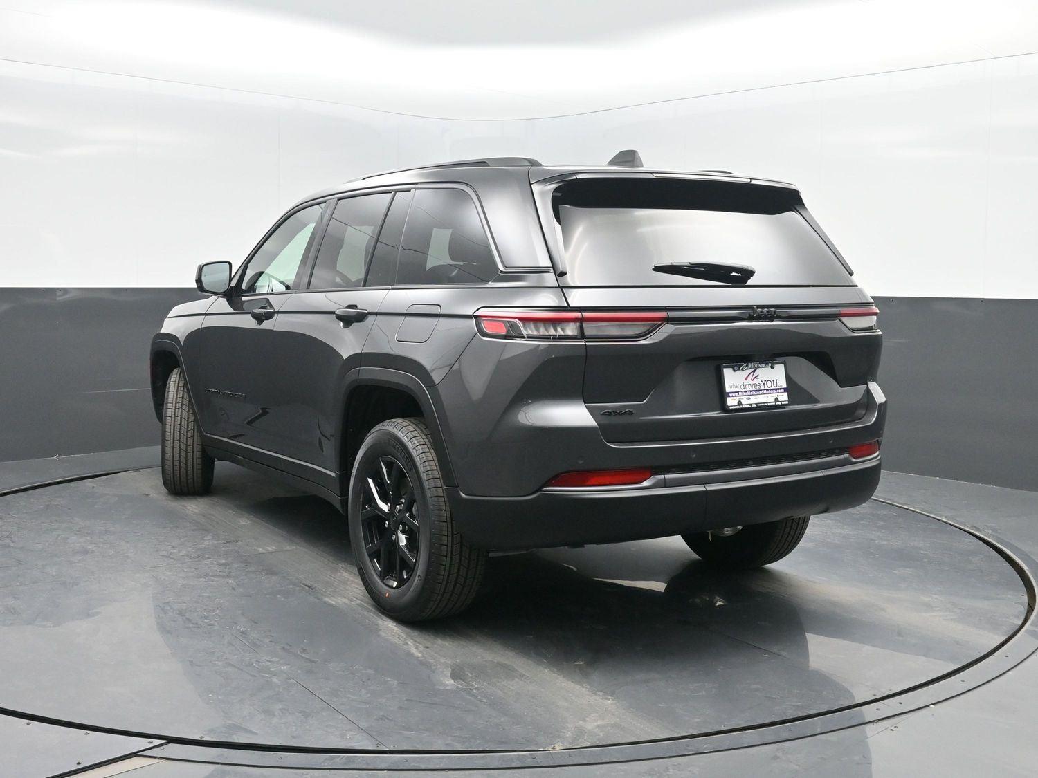 New 2026 Baltic Gray Metallic Clearcoat Jeep Laredo Altitude image 40