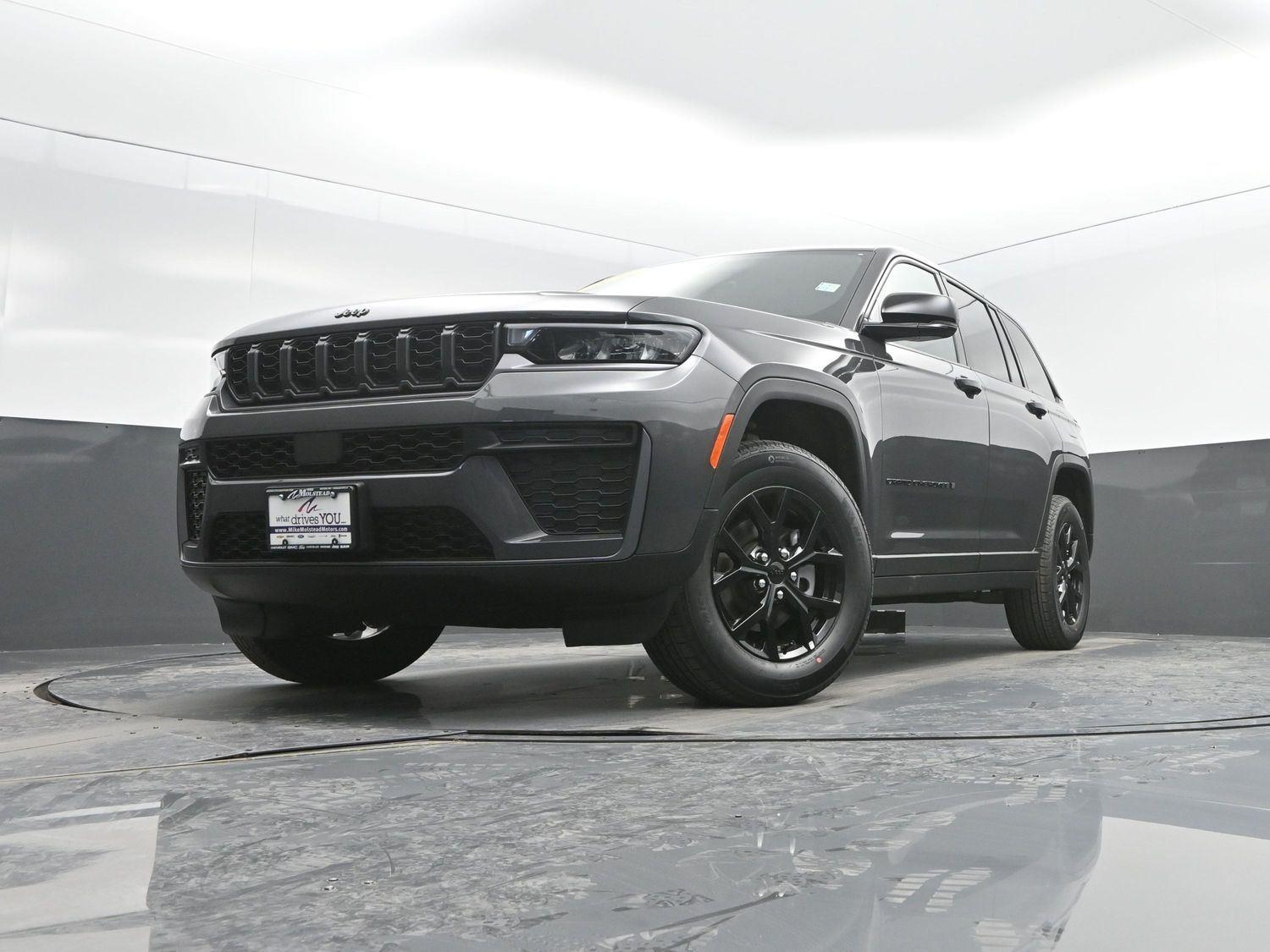 New 2026 Baltic Gray Metallic Clearcoat Jeep Laredo Altitude image 41