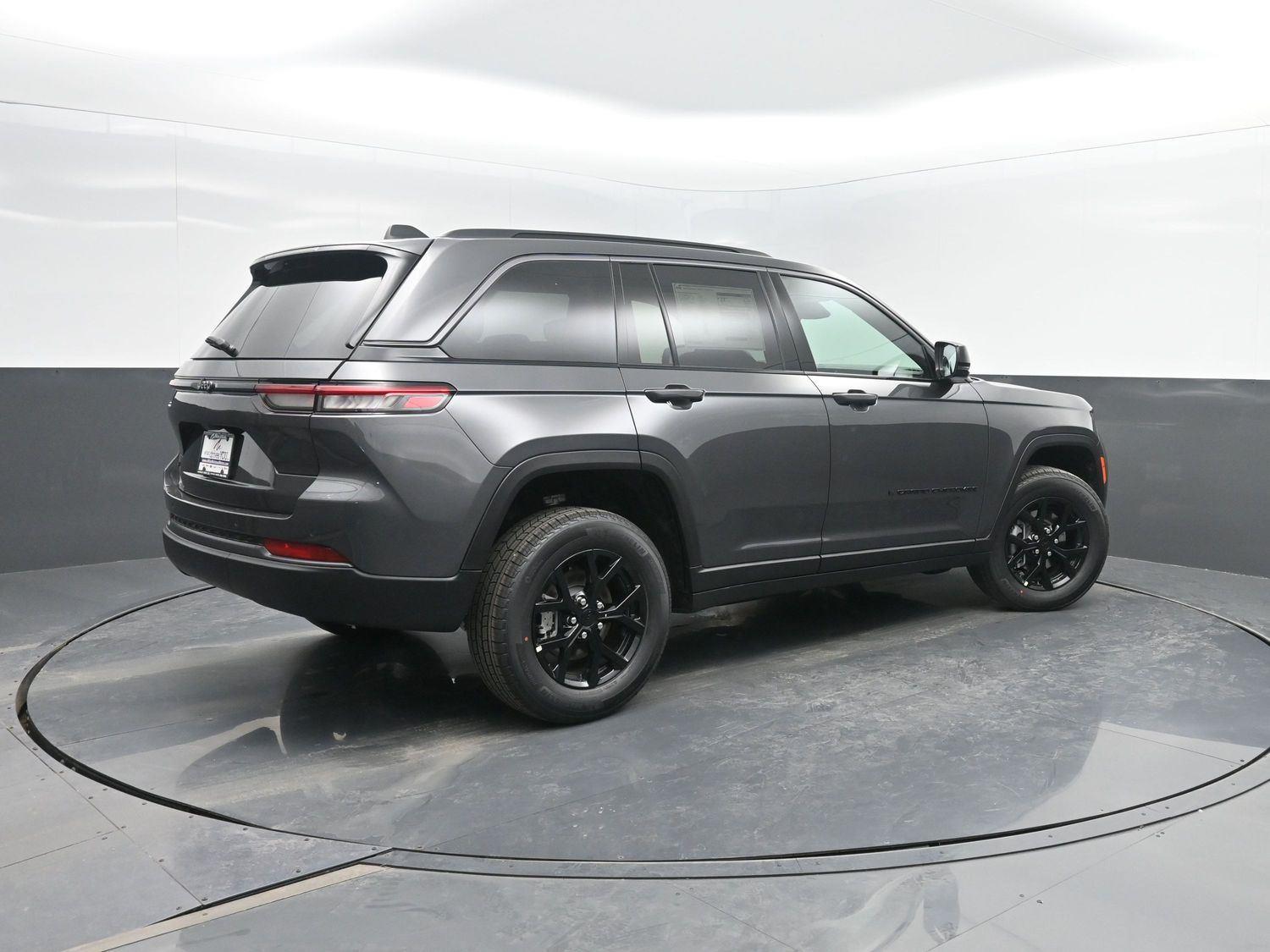 New 2026 Baltic Gray Metallic Clearcoat Jeep Laredo Altitude image 2