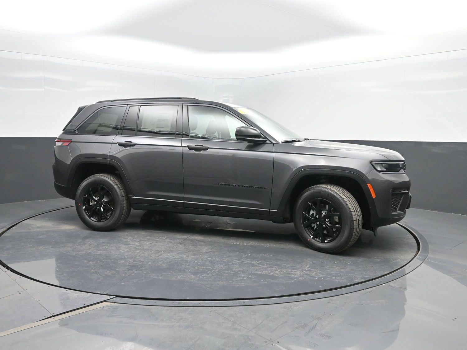 New 2026 Baltic Gray Metallic Clearcoat Jeep Laredo Altitude image 3