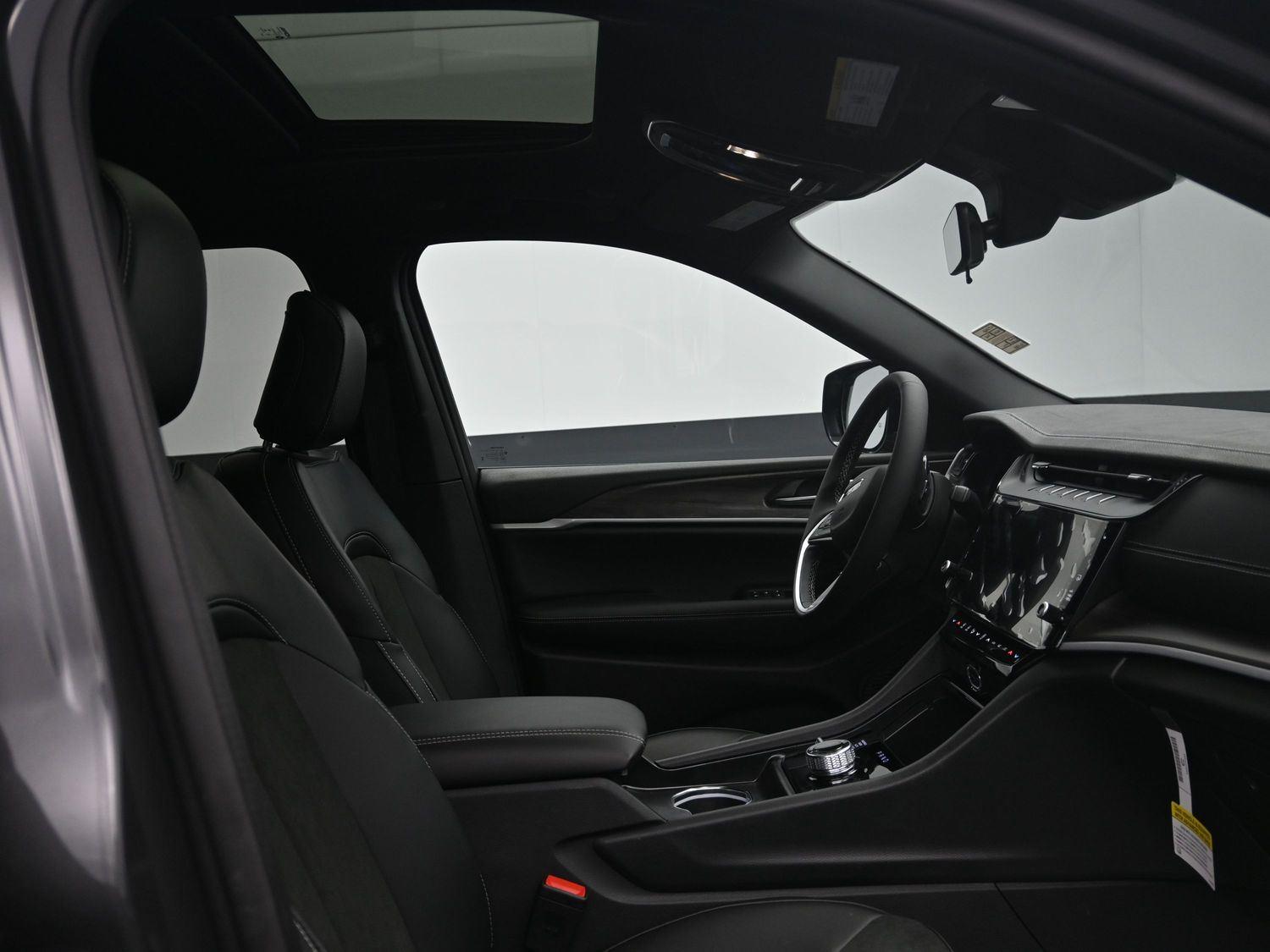 New 2026 Baltic Gray Metallic Clearcoat Jeep Laredo Altitude image 8