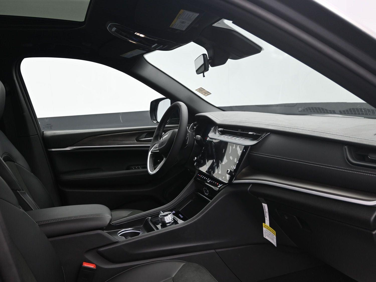 New 2026 Baltic Gray Metallic Clearcoat Jeep Laredo Altitude image 9