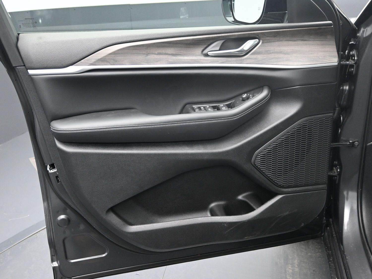 New 2026 Baltic Gray Metallic Clearcoat Jeep Laredo Altitude image 15