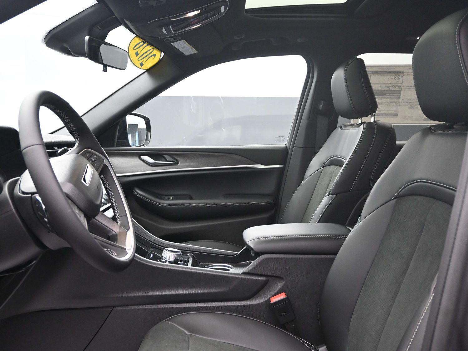 New 2026 Baltic Gray Metallic Clearcoat Jeep Laredo Altitude image 17