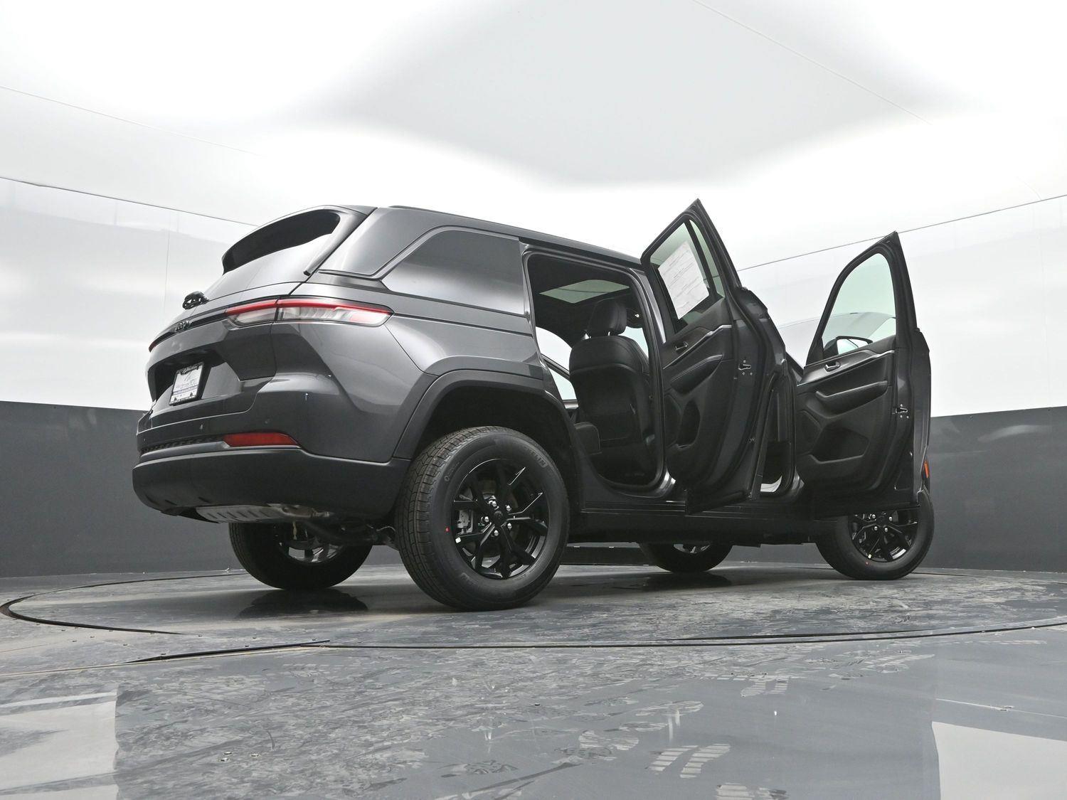 New 2026 Baltic Gray Metallic Clearcoat Jeep Laredo Altitude image 46