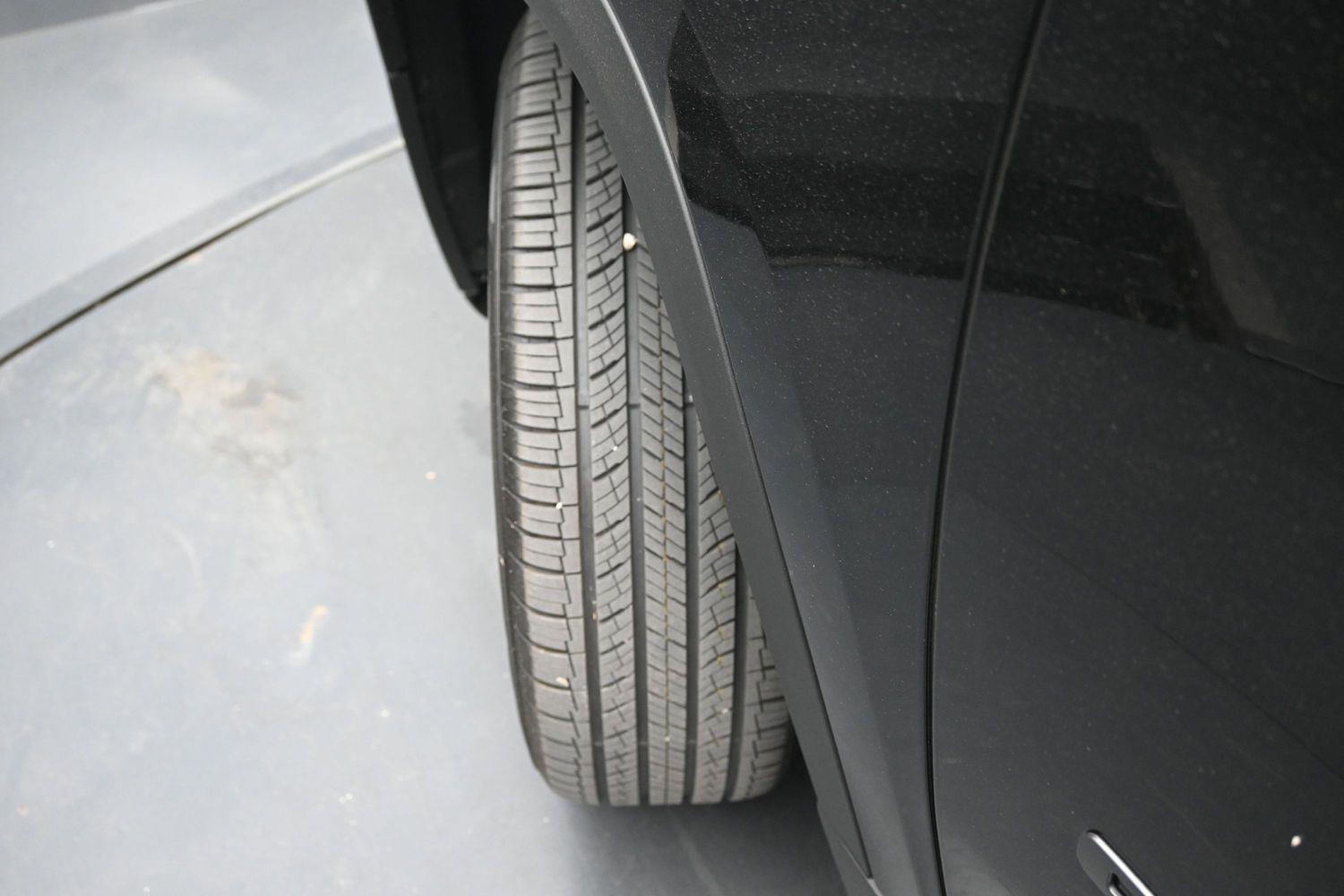 New 2026 Diamond Black Crystal Pearlcoat Jeep Limited image 5