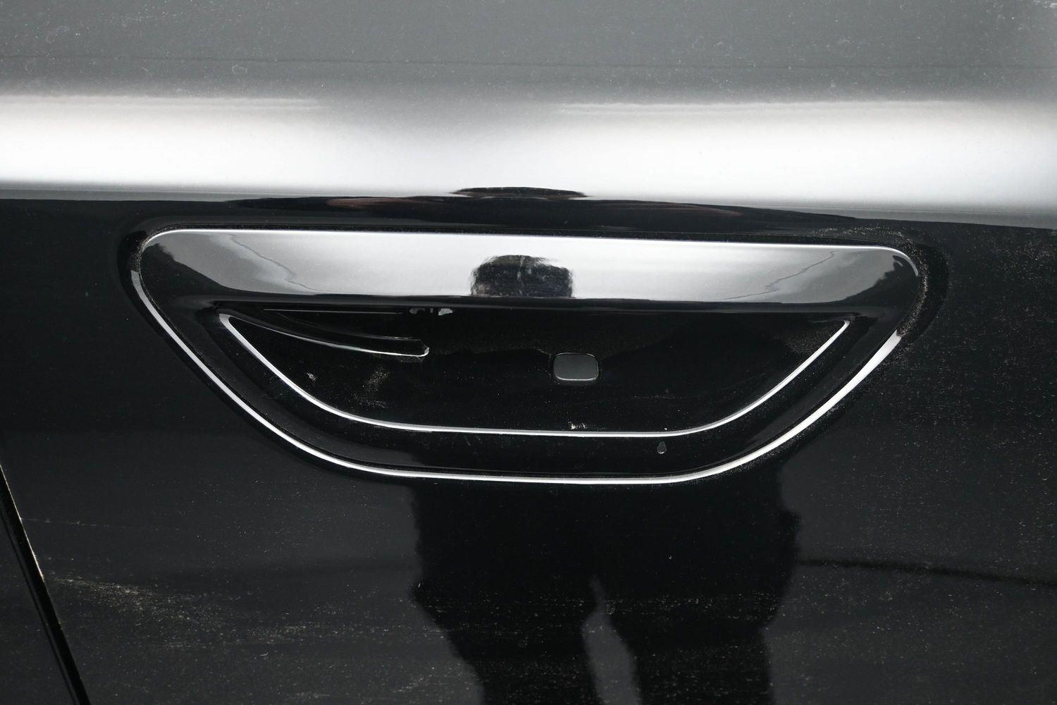 New 2026 Diamond Black Crystal Pearlcoat Jeep Limited image 7