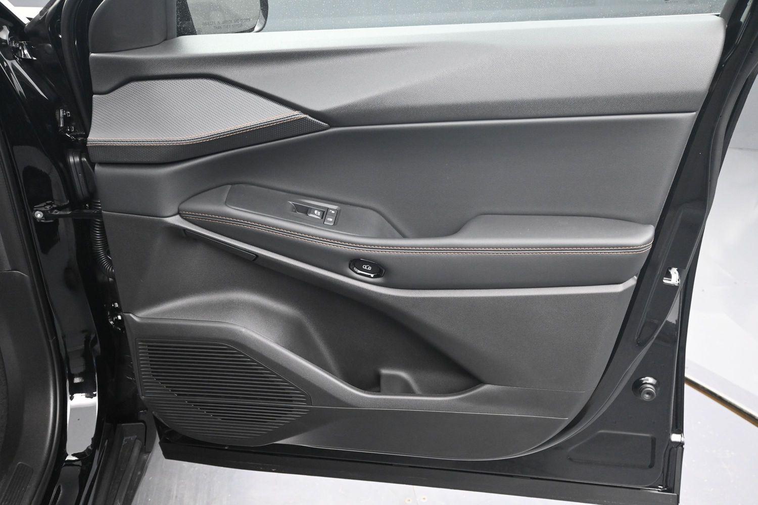 New 2026 Diamond Black Crystal Pearlcoat Jeep Limited image 8