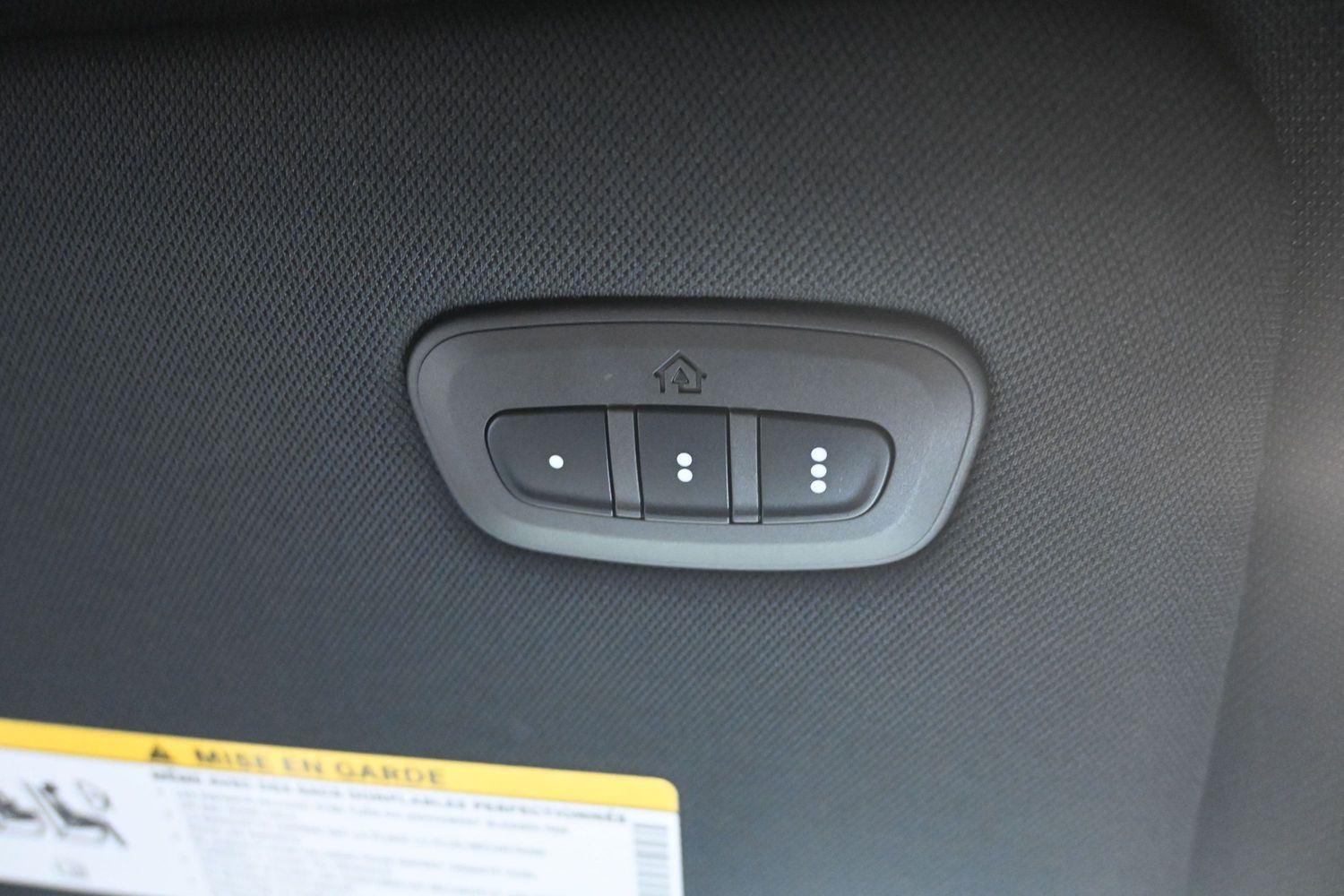 New 2026 Diamond Black Crystal Pearlcoat Jeep Limited image 32