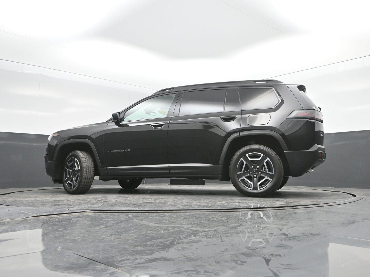 New 2026 Diamond Black Crystal Pearlcoat Jeep Limited image 34
