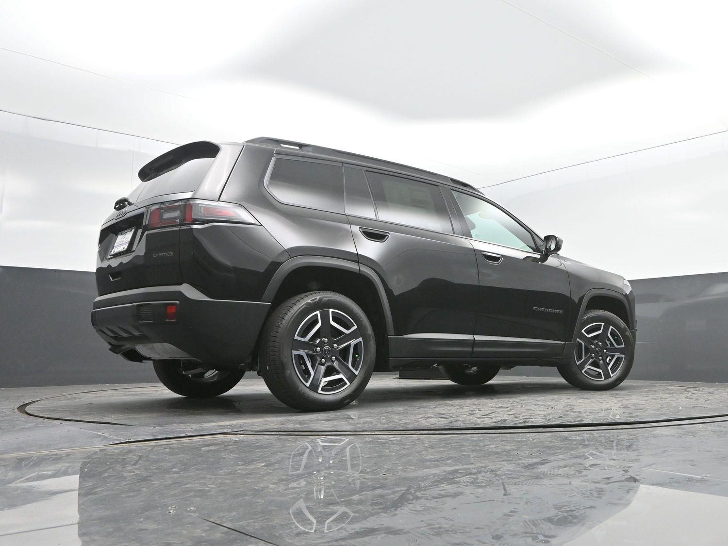 New 2026 Diamond Black Crystal Pearlcoat Jeep Limited image 35