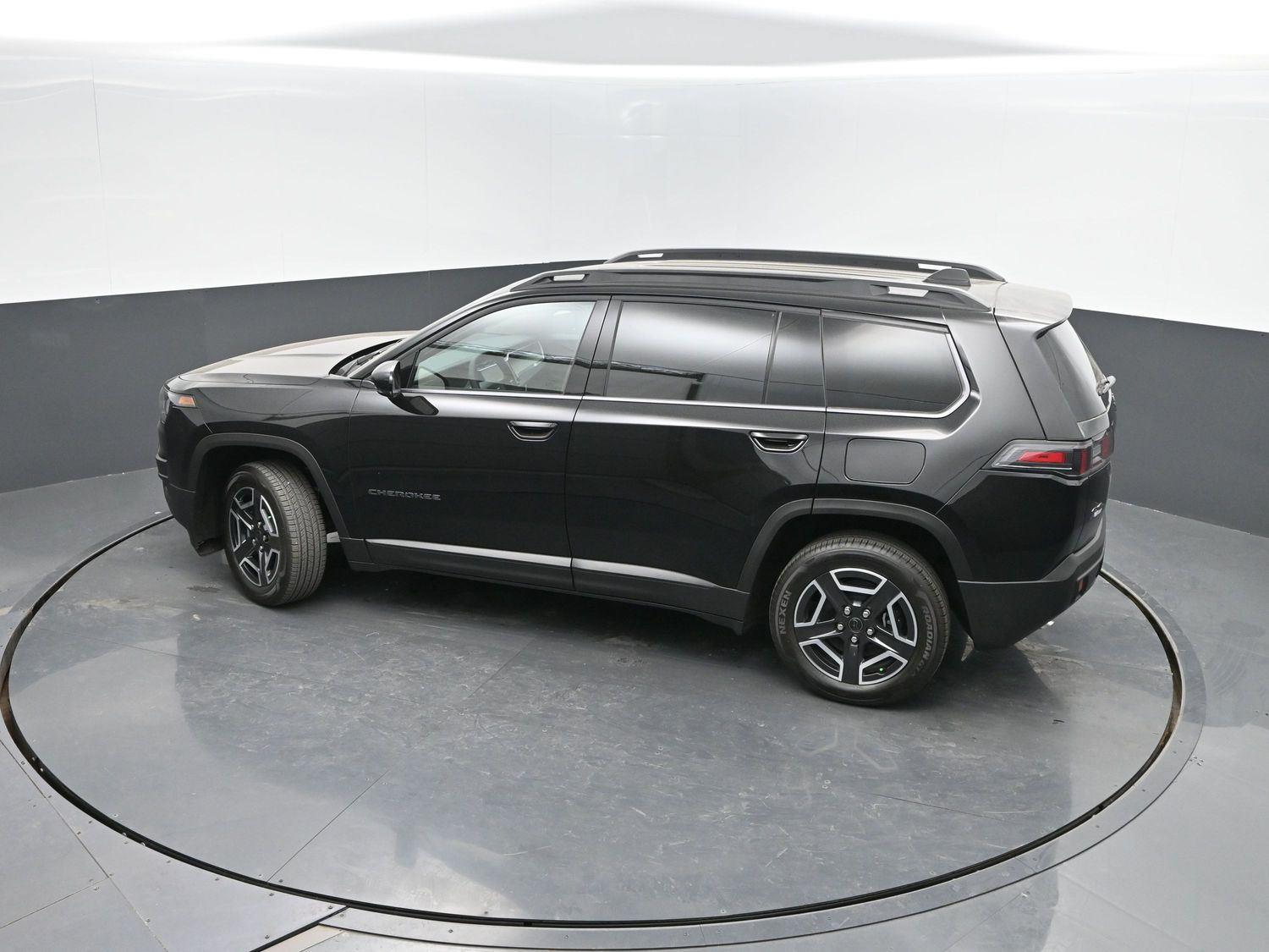 New 2026 Diamond Black Crystal Pearlcoat Jeep Limited image 38