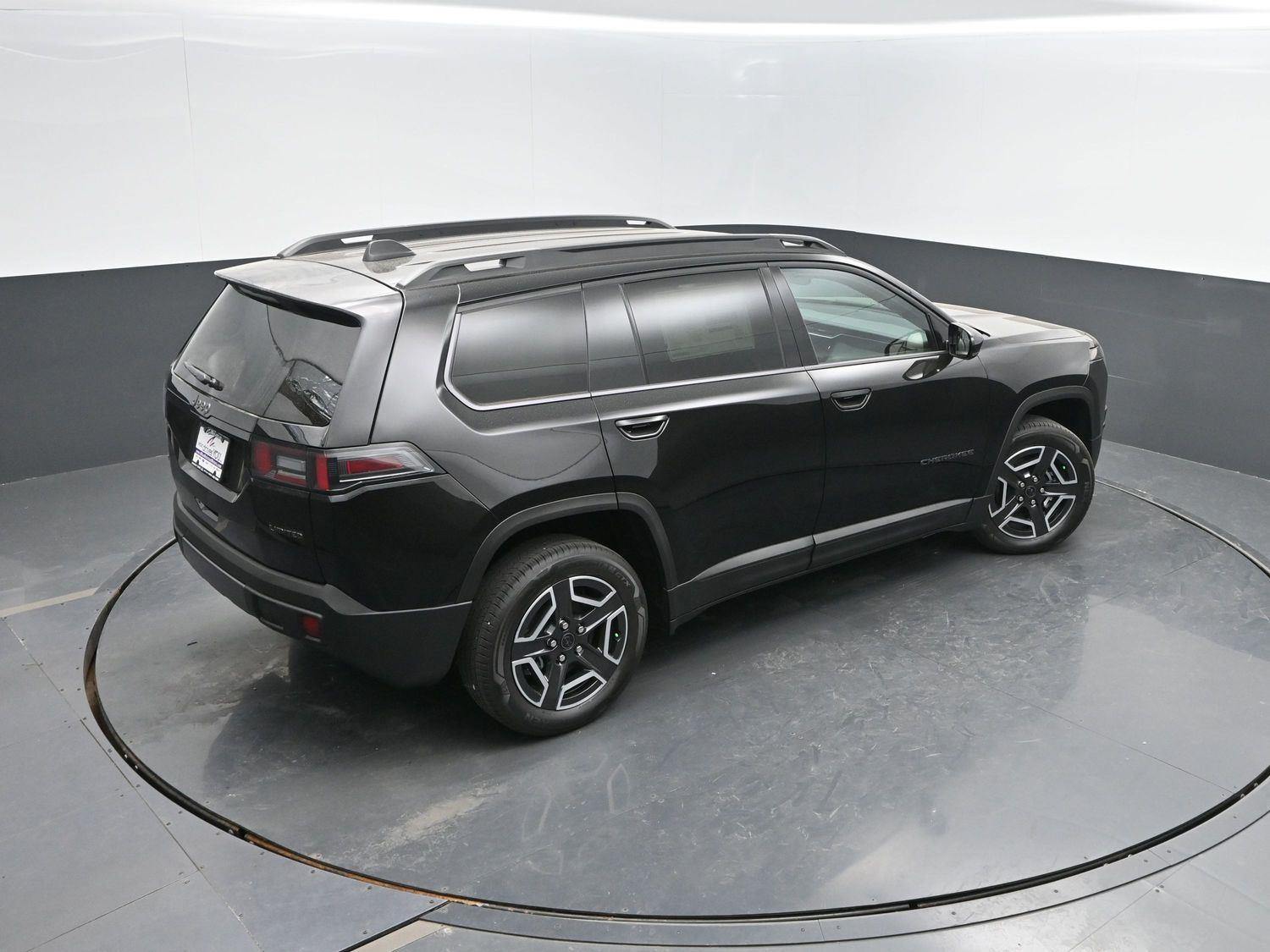 New 2026 Diamond Black Crystal Pearlcoat Jeep Limited image 39