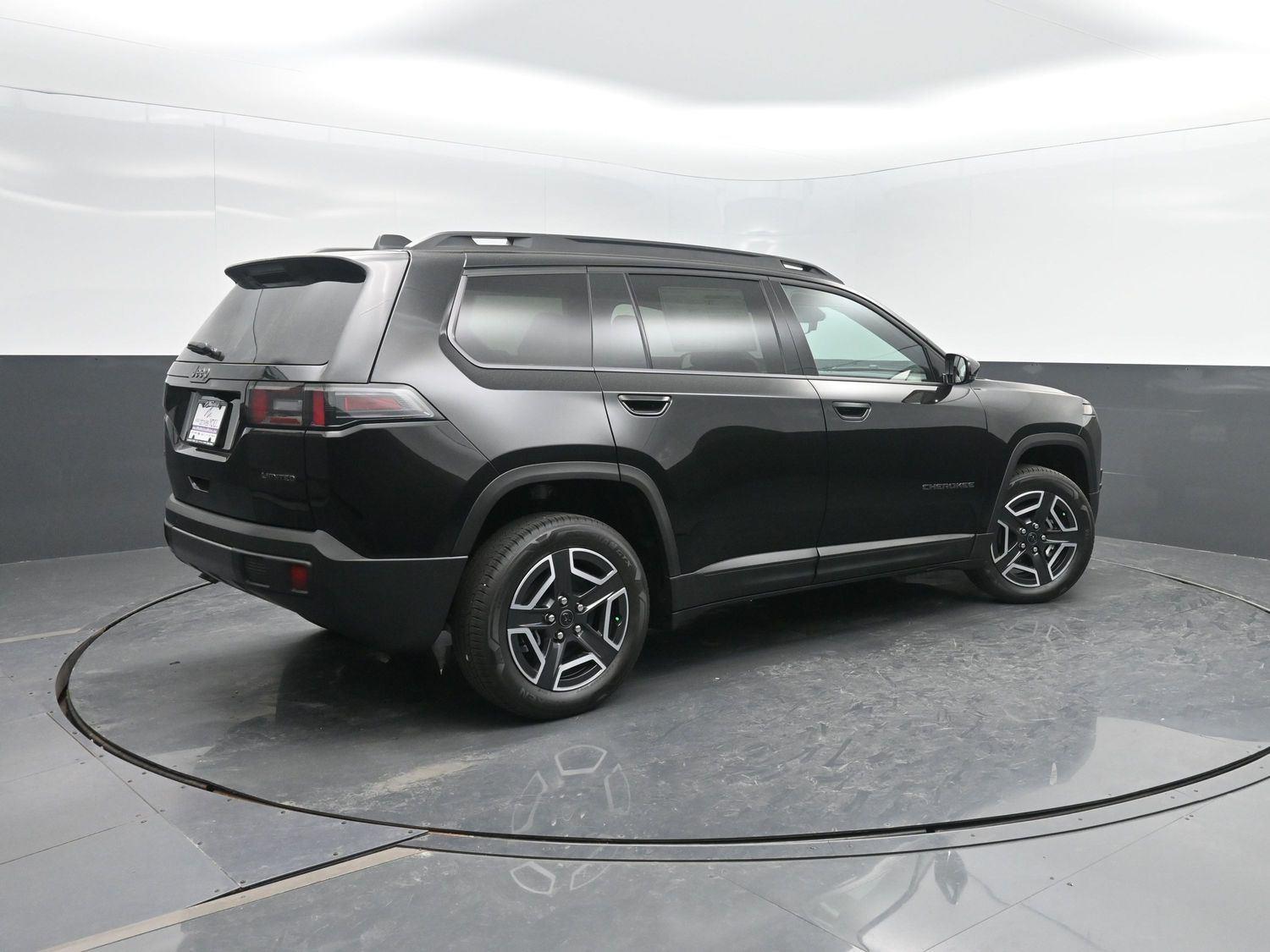 New 2026 Diamond Black Crystal Pearlcoat Jeep Limited image 2