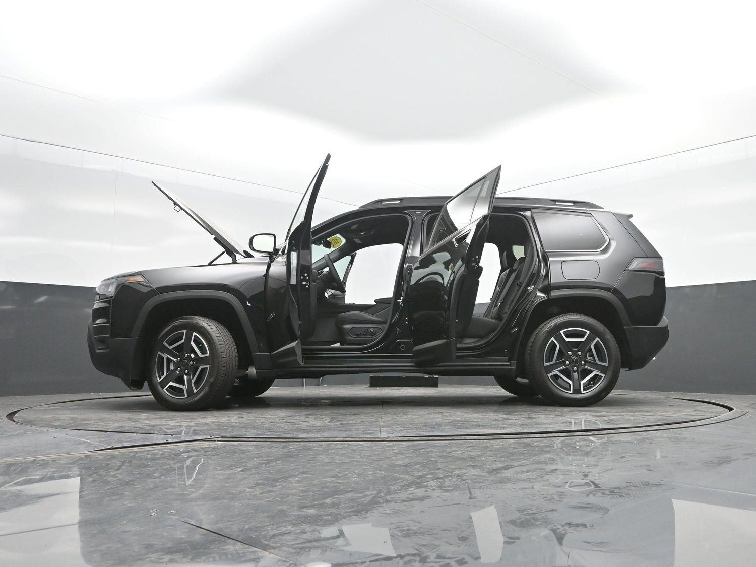 New 2026 Diamond Black Crystal Pearlcoat Jeep Limited image 51