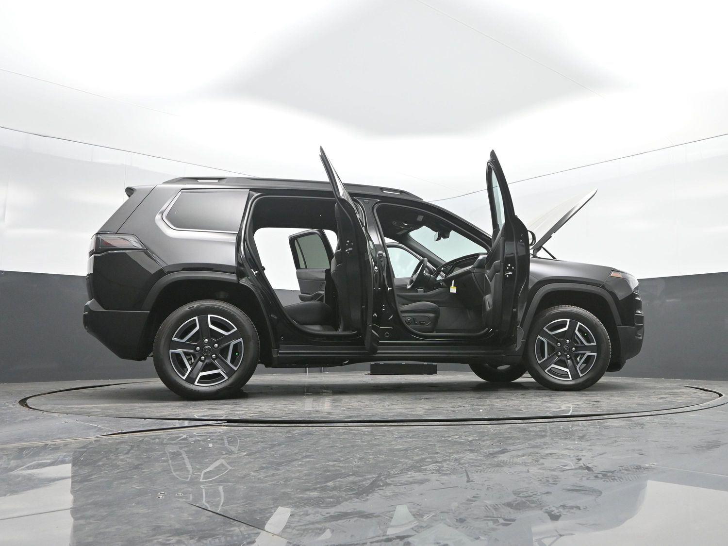 New 2026 Diamond Black Crystal Pearlcoat Jeep Limited image 52