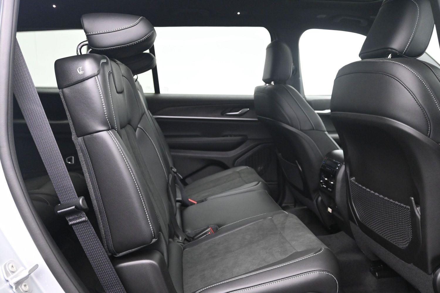New 2026 Silver Zynith Jeep Laredo Altitude image 10