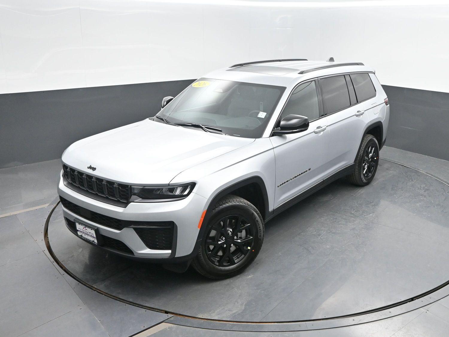 New 2026 Silver Zynith Jeep Laredo Altitude image 34