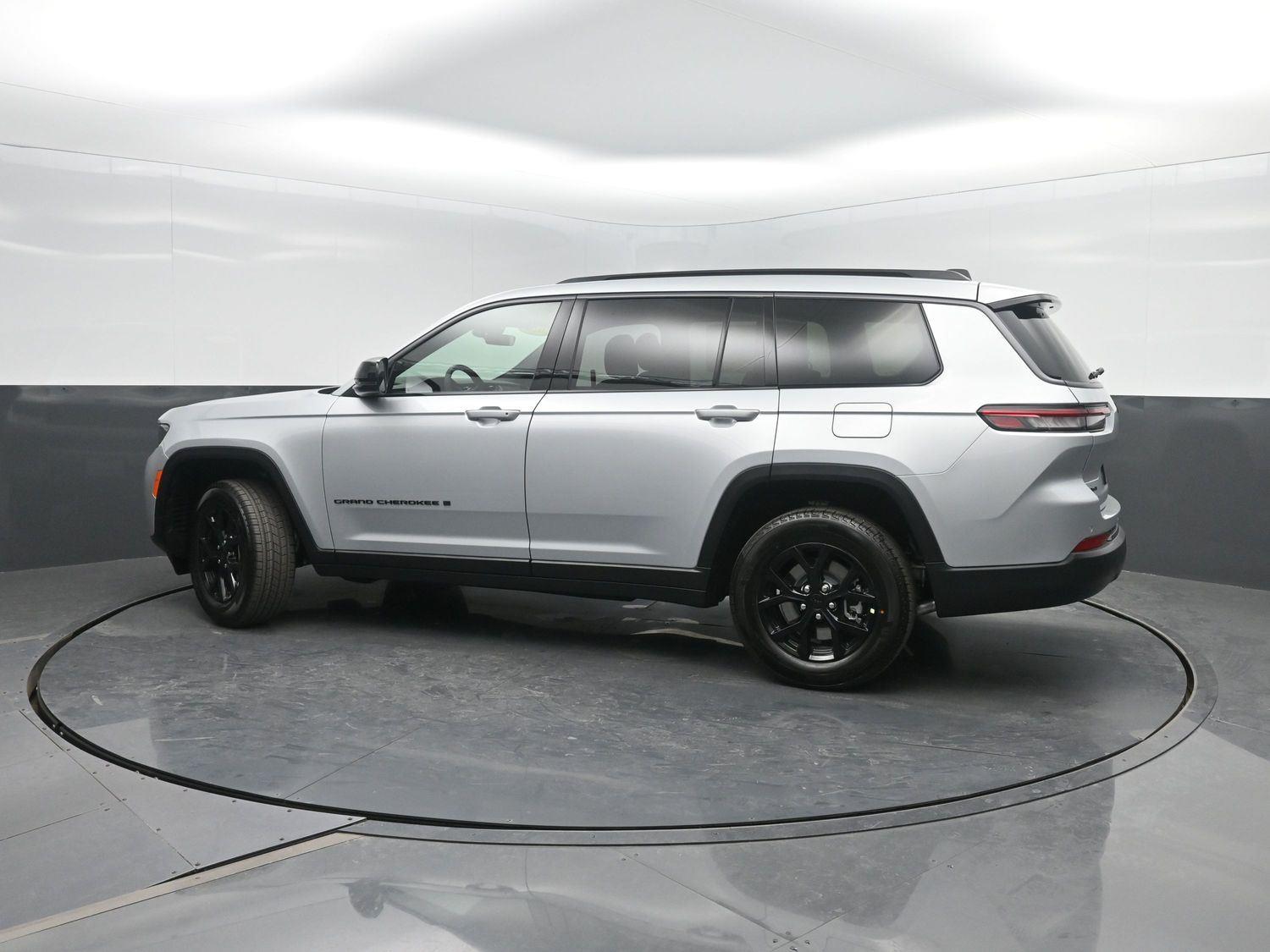 New 2026 Silver Zynith Jeep Laredo Altitude image 38