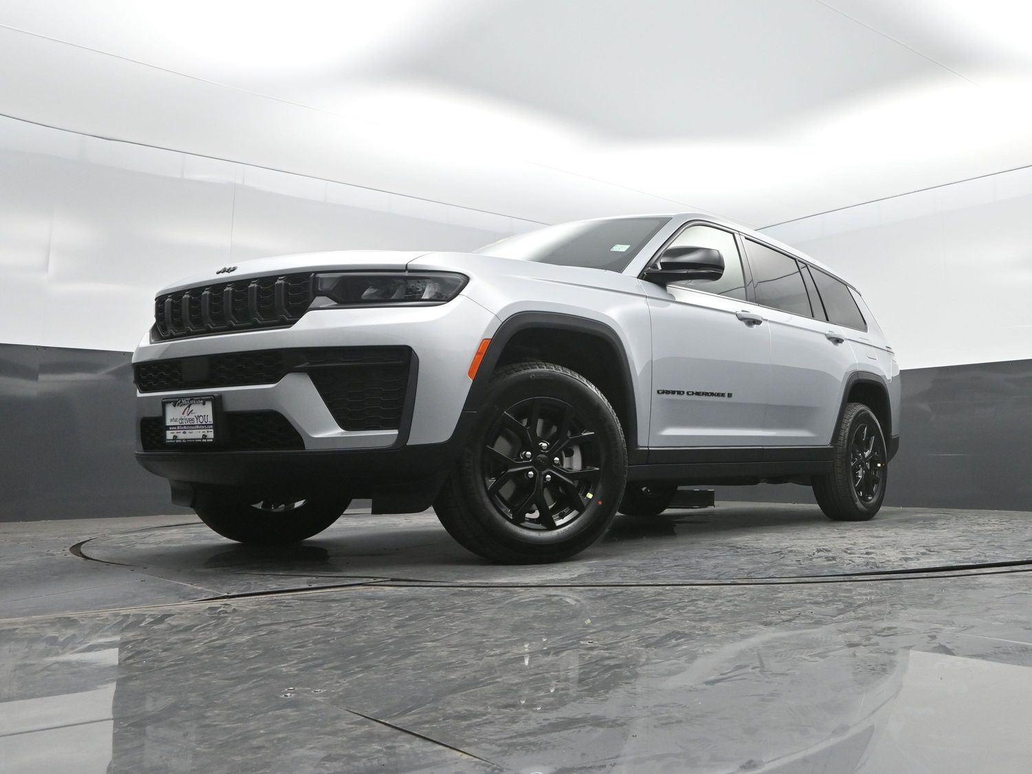 New 2026 Silver Zynith Jeep Laredo Altitude image 42