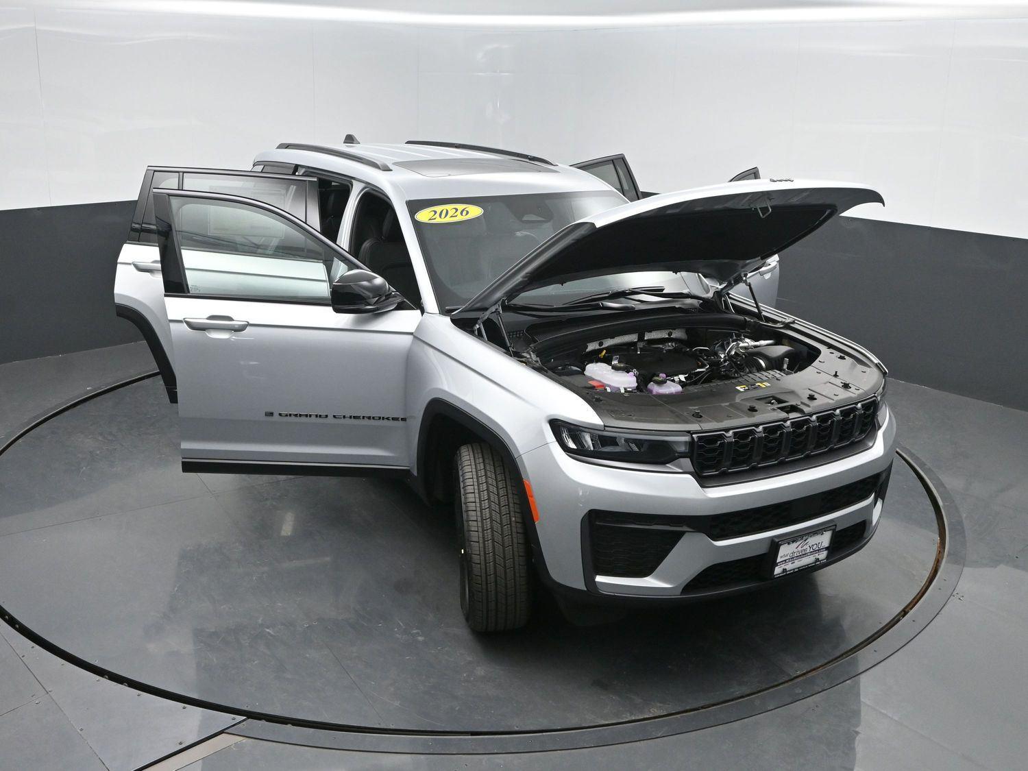 New 2026 Silver Zynith Jeep Laredo Altitude image 43