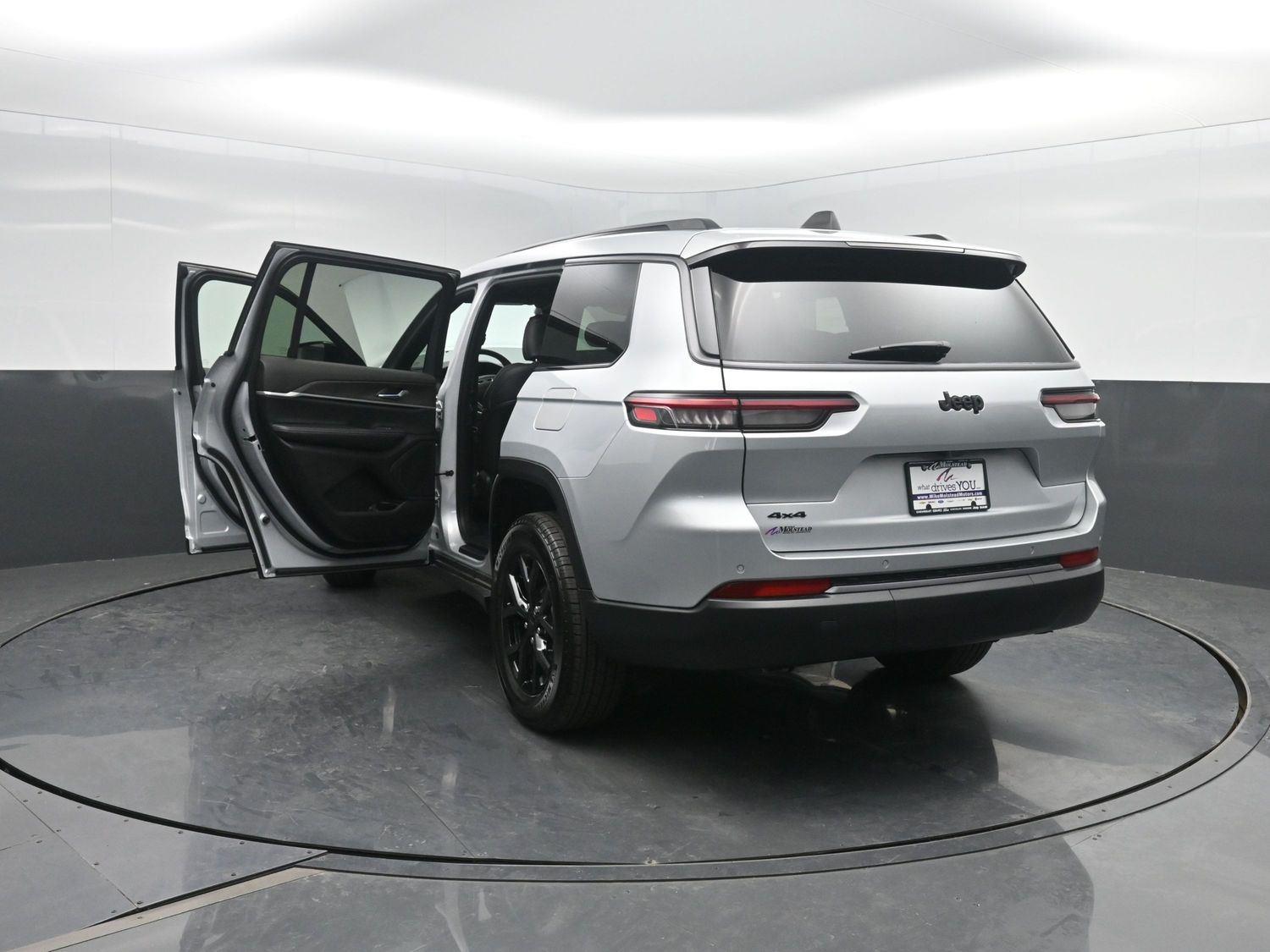 New 2026 Silver Zynith Jeep Laredo Altitude image 44