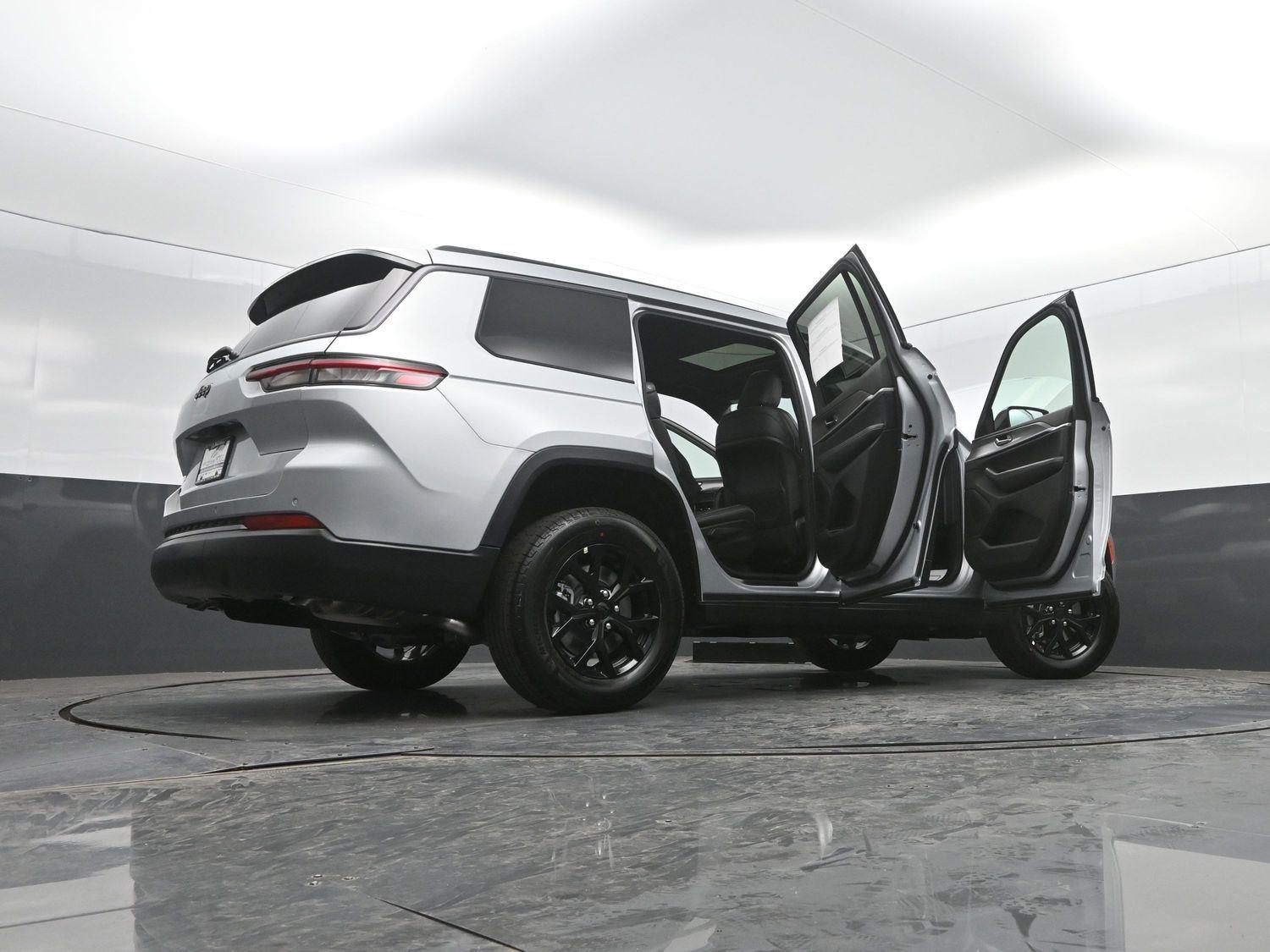 New 2026 Silver Zynith Jeep Laredo Altitude image 47