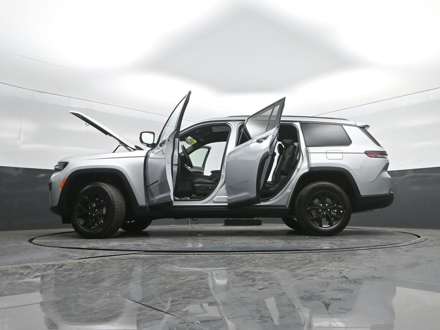 New 2026 Silver Zynith Jeep Laredo Altitude image 48