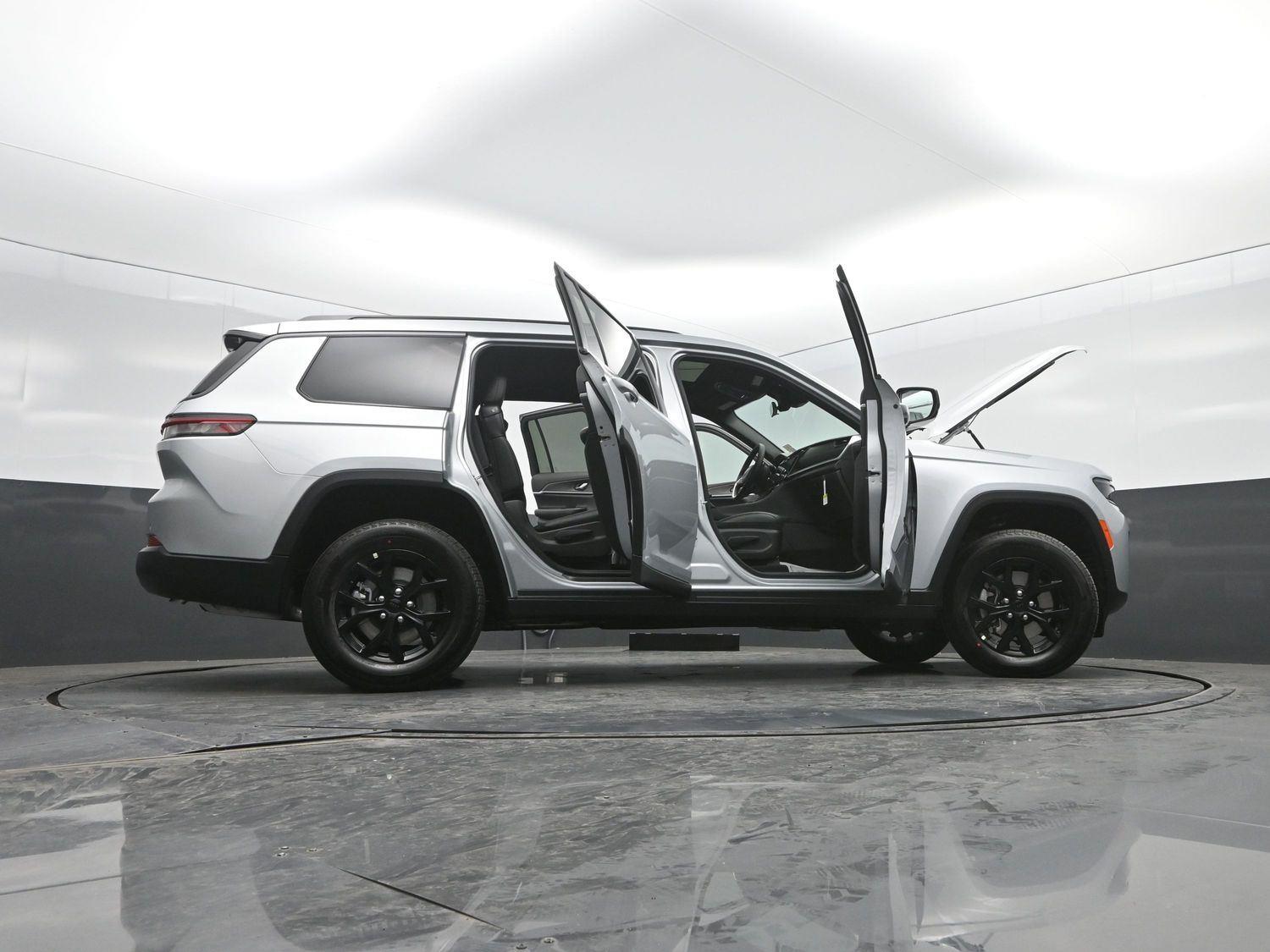 New 2026 Silver Zynith Jeep Laredo Altitude image 49