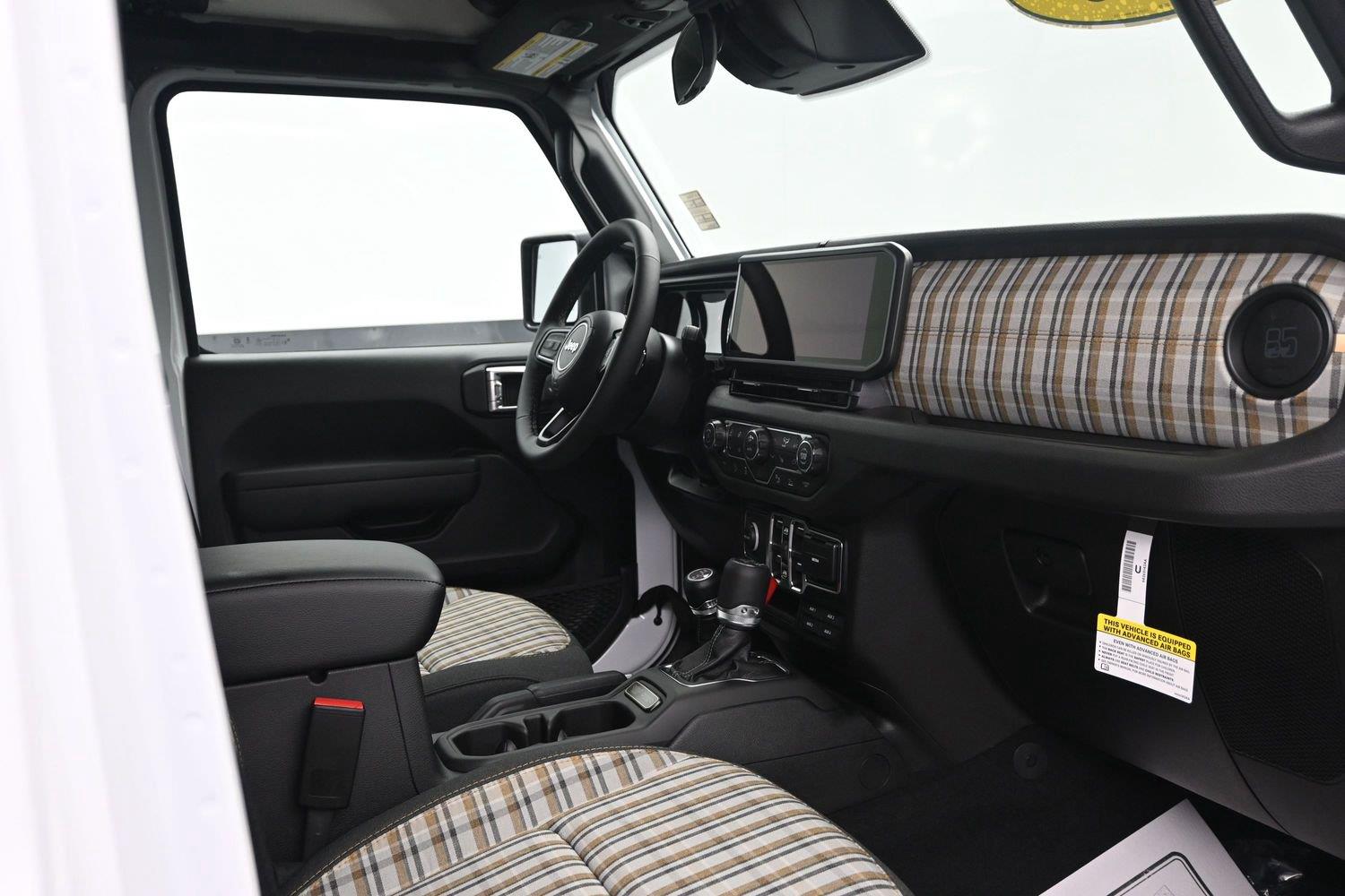 New 2026 Bright White Clearcoat Jeep 4-Door 85th Anniversary Edition image 12