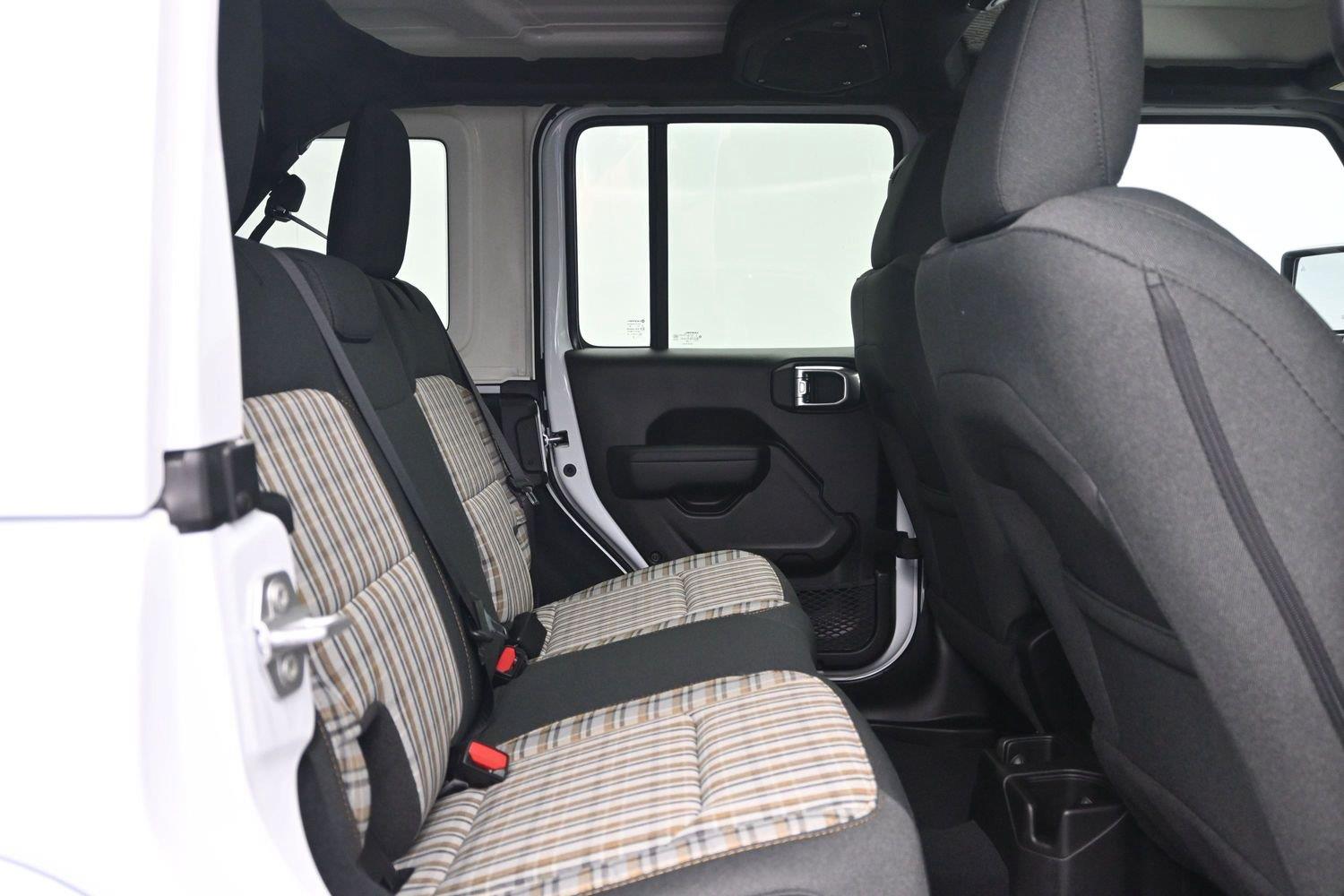 New 2026 Bright White Clearcoat Jeep 4-Door 85th Anniversary Edition image 13